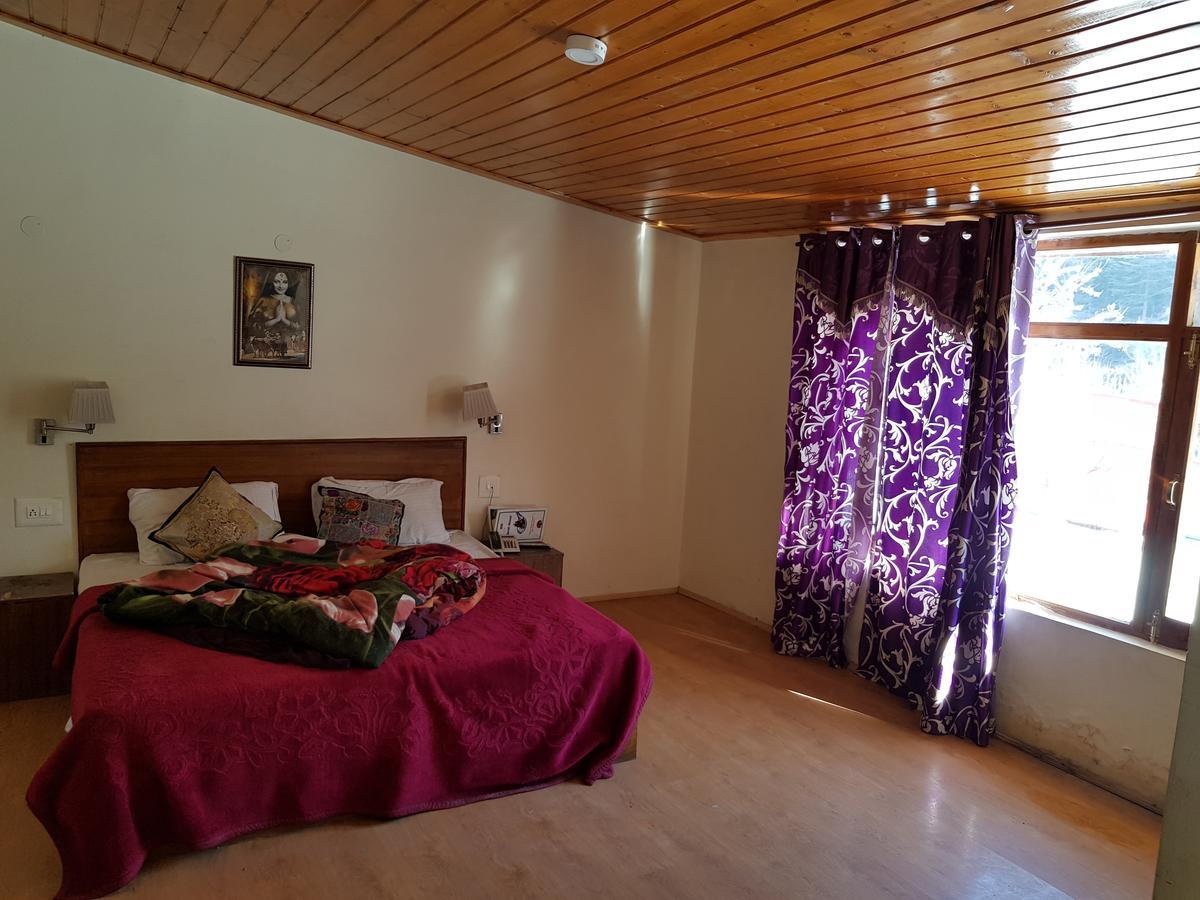 Janghu And Restuarant Hotel Manali (Himachal Pradesh)