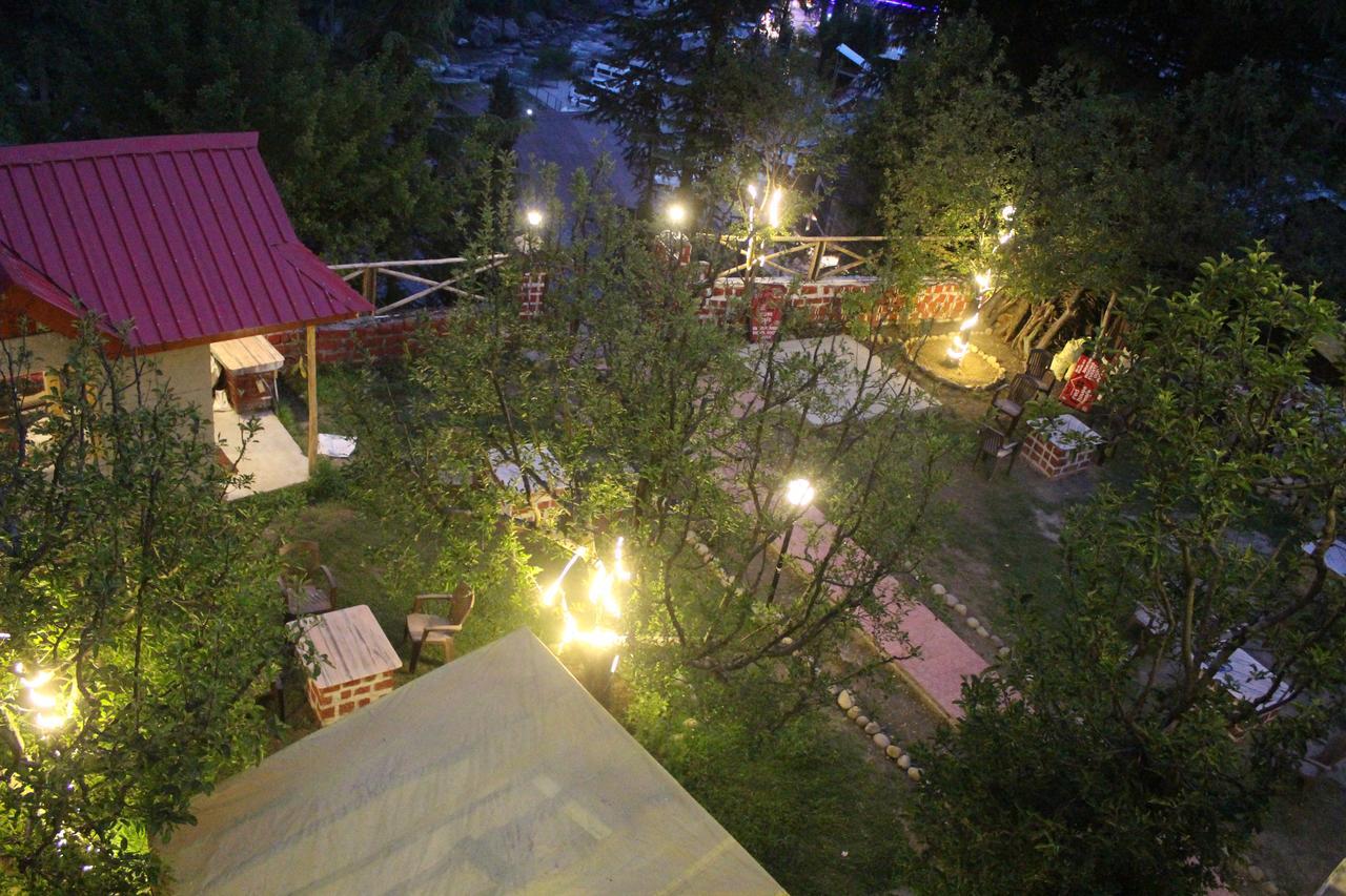 Red House Cafe 2*