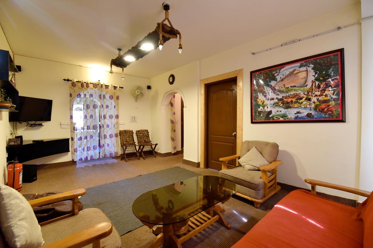 Oyo 13337 Valley View 2bhk Naggar Road Apartment *