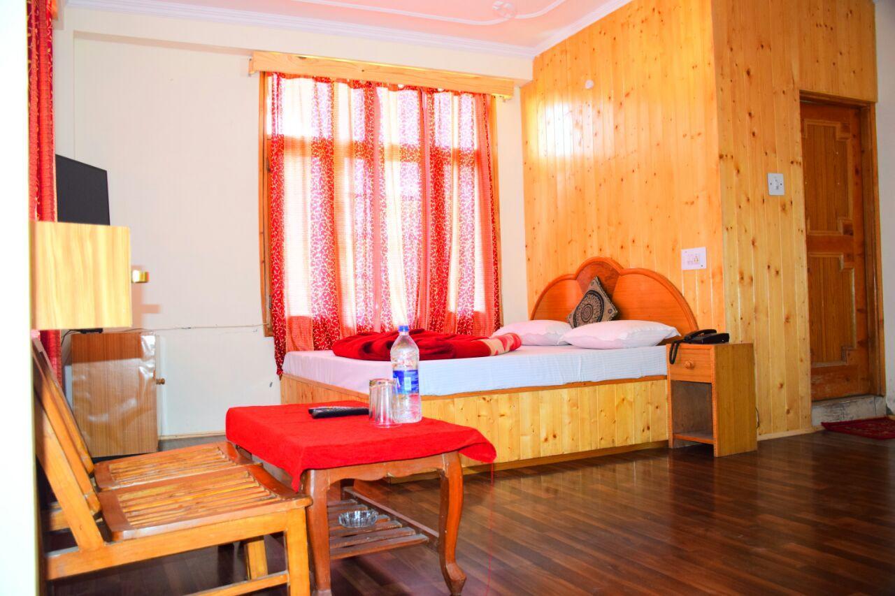 Suraj Hotel Manali (Himachal Pradesh)