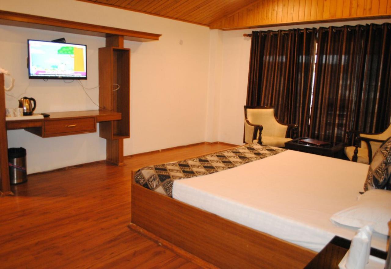 Himalayan Nomad Cottage, ! 2 Bedroom Independent ! Personal Lawn Every ! Parking ! Scenic Mountains View ! Spacious ! 3* Manali (Himachal Pradesh)