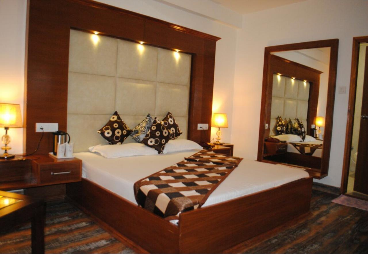 Himalayan Nomad Cottage, ! 2 Bedroom Independent ! Personal Lawn Every ! Parking ! Scenic Mountains View ! Spacious ! 3* Manali (Himachal Pradesh)