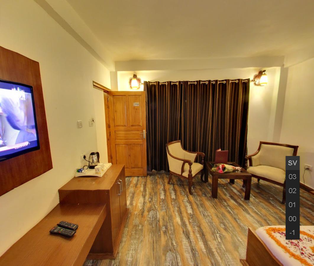 Hotel Himalayan Nomad Cottage, ! 2 Bedroom Independent ! Personal Lawn Every ! Parking ! Scenic Mountains View ! Spacious ! 3*