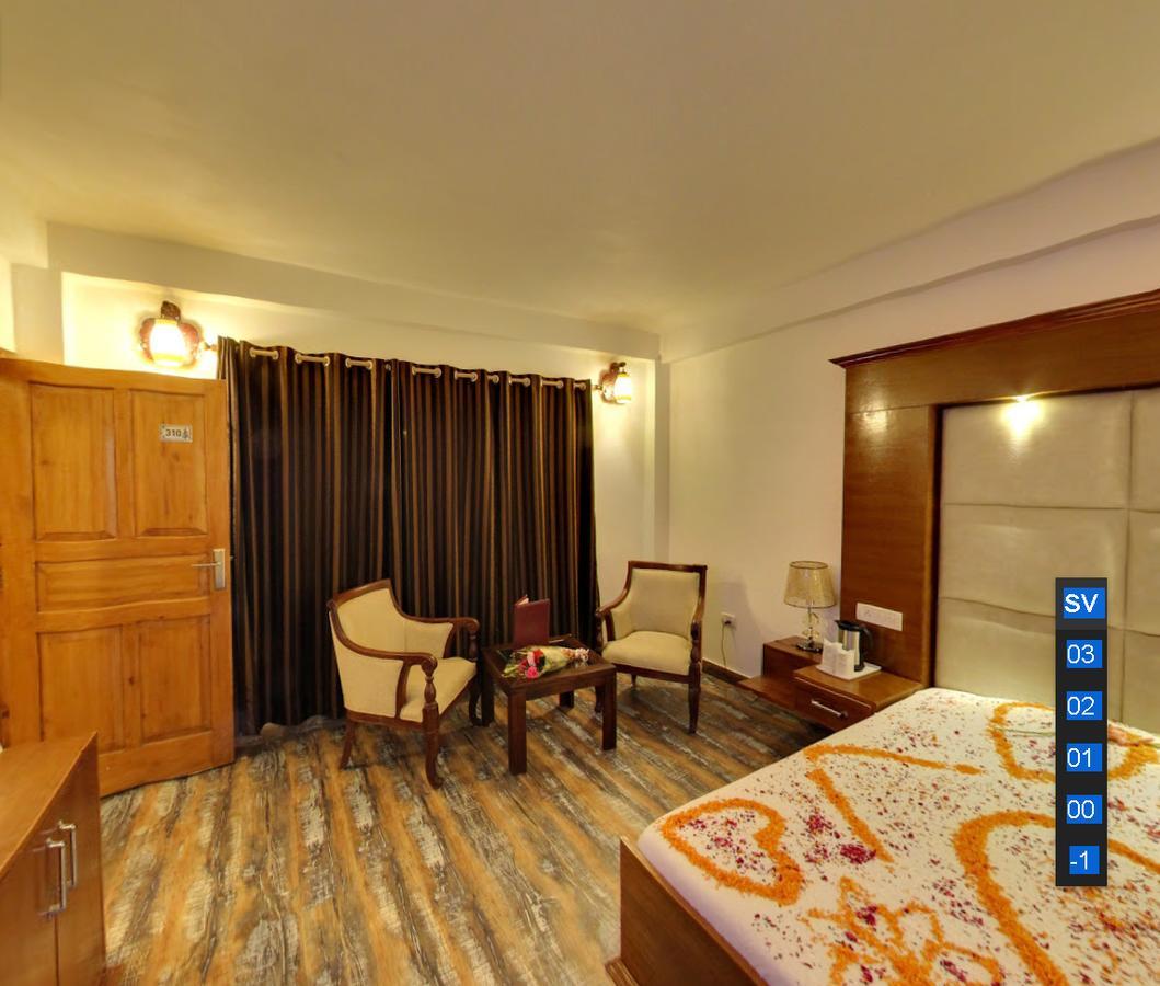 Himalayan Nomad Cottage, ! 2 Bedroom Independent ! Personal Lawn Every ! Parking ! Scenic Mountains View ! Spacious ! Hotel