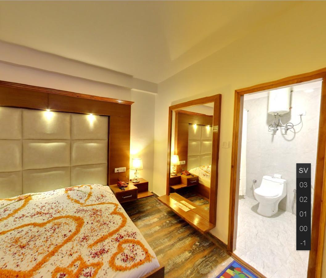 Hotel Himalayan Nomad Cottage, ! 2 Bedroom Independent ! Personal Lawn Every ! Parking ! Scenic Mountains View ! Spacious ! 3*