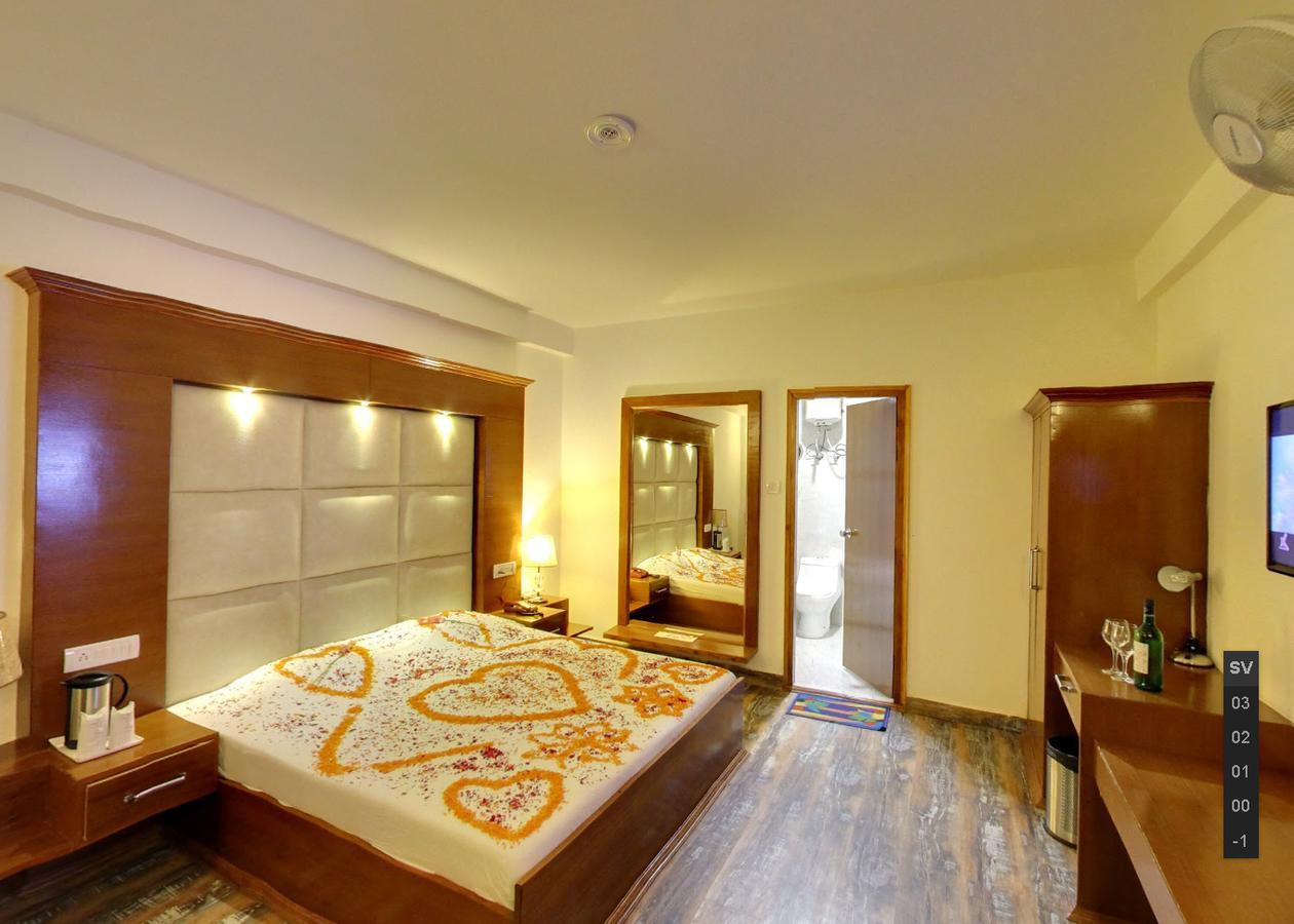 Himalayan Nomad Cottage, ! 2 Bedroom Independent ! Personal Lawn Every ! Parking ! Scenic Mountains View ! Spacious ! Manali (Himachal Pradesh)