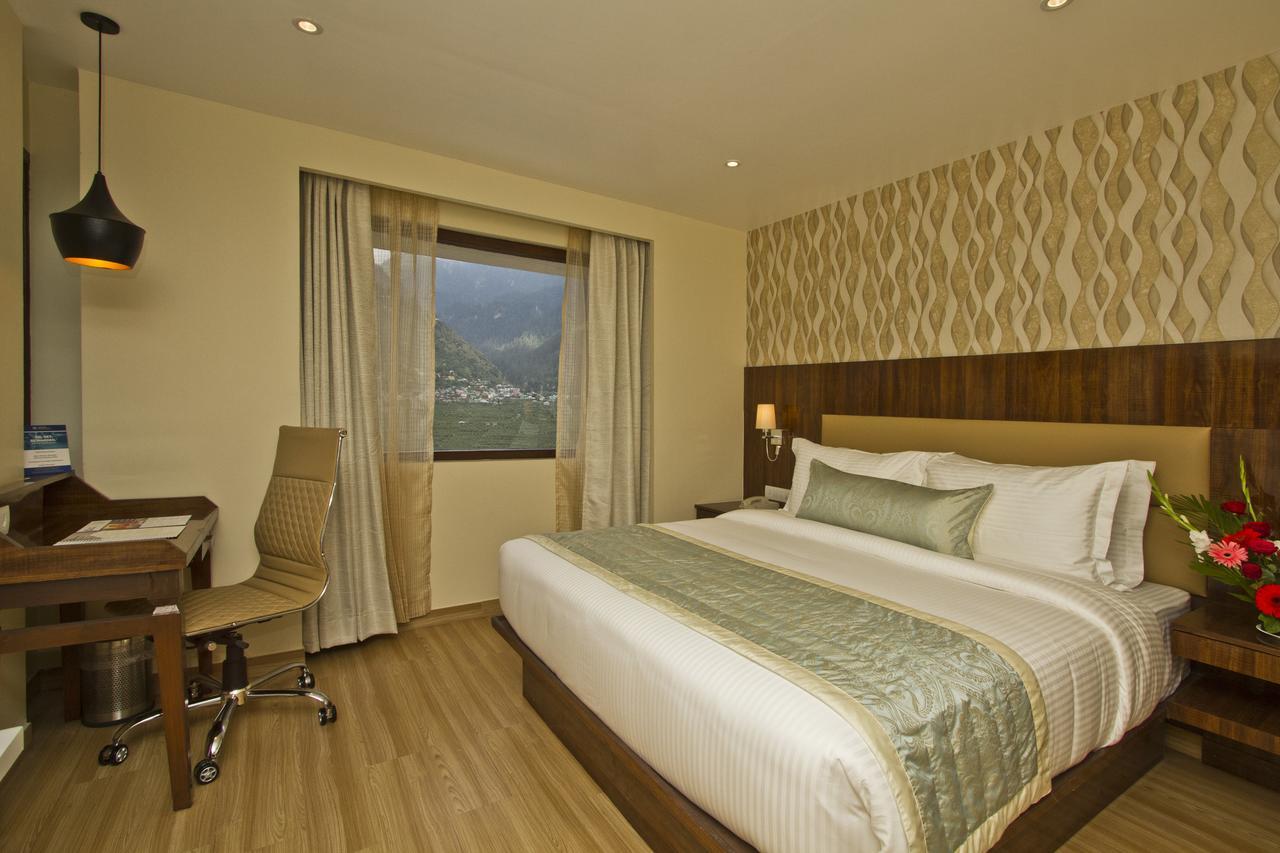 Western Himalyan Monal Manali (Himachal Pradesh)