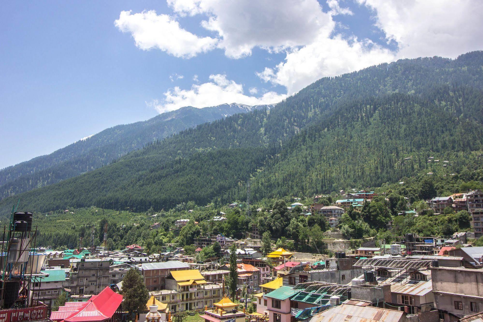 Yak Hotel 3*