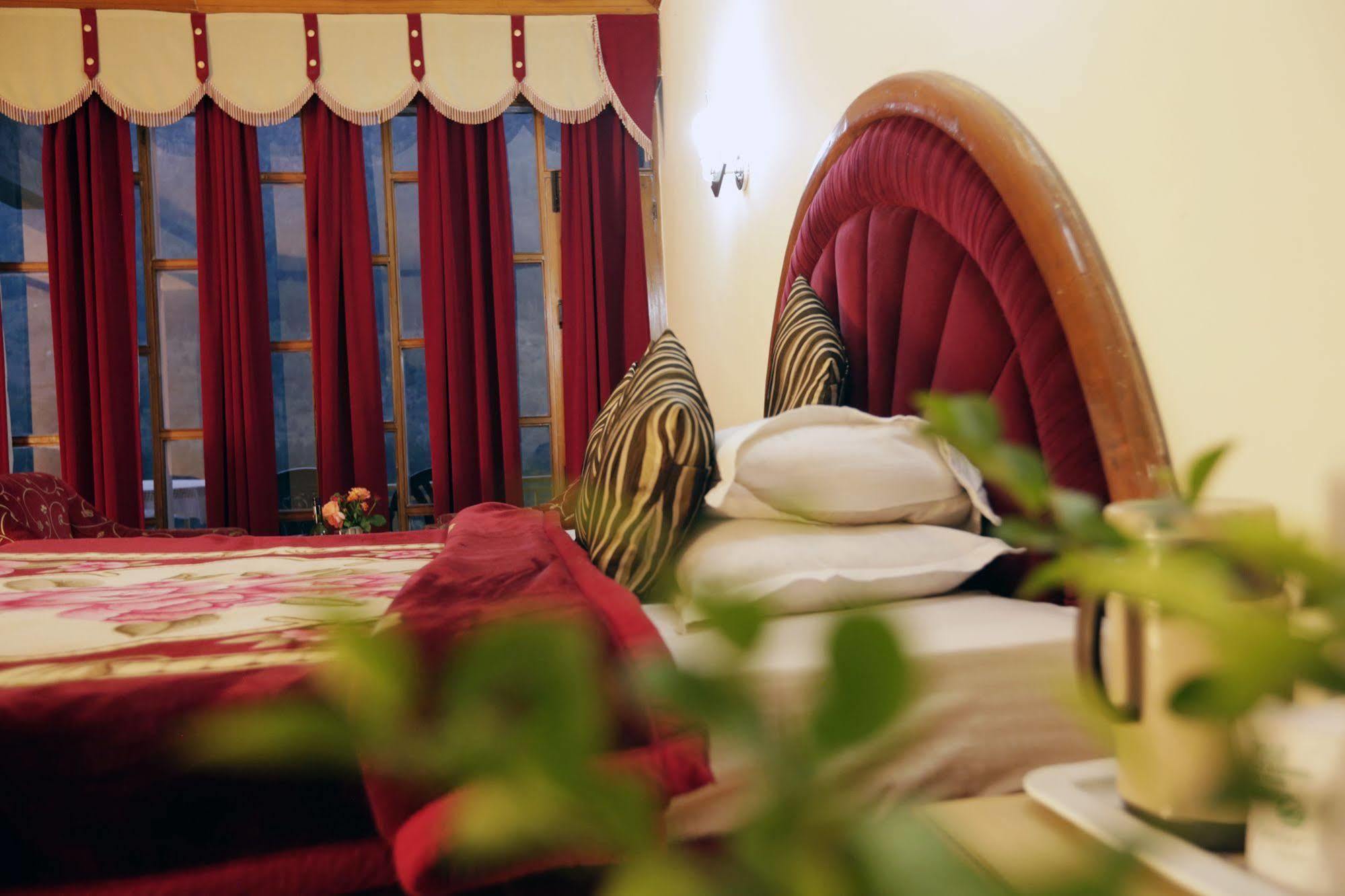 Glacier Hotel 3*