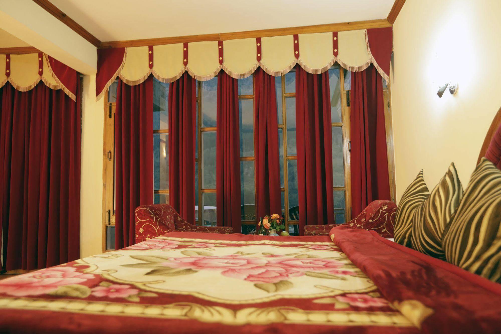 Hotel Glacier Manali (Himachal Pradesh)
