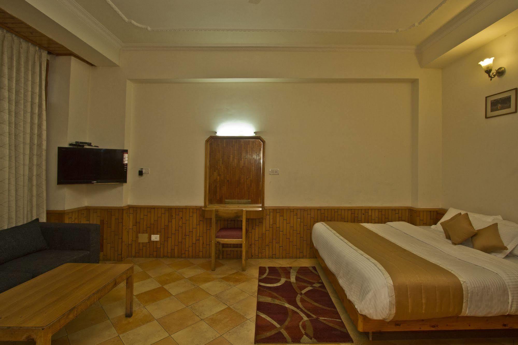 Snow View Hotel Manali (Himachal Pradesh)