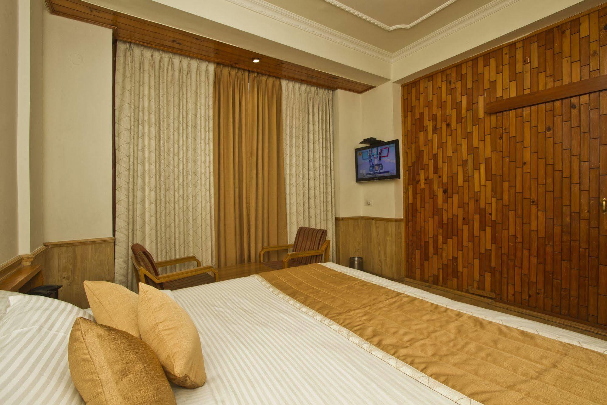 Snow View Hotel Manali (Himachal Pradesh)
