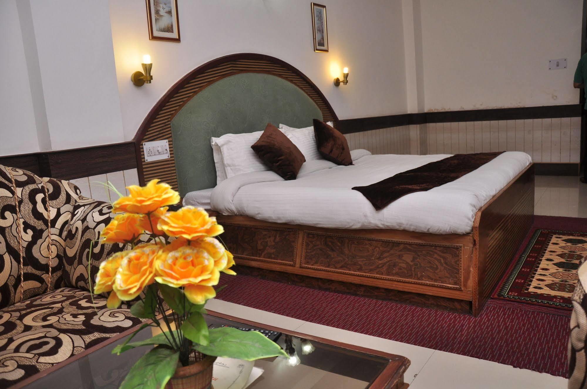 Snow Park Hotel Manali (Himachal Pradesh)