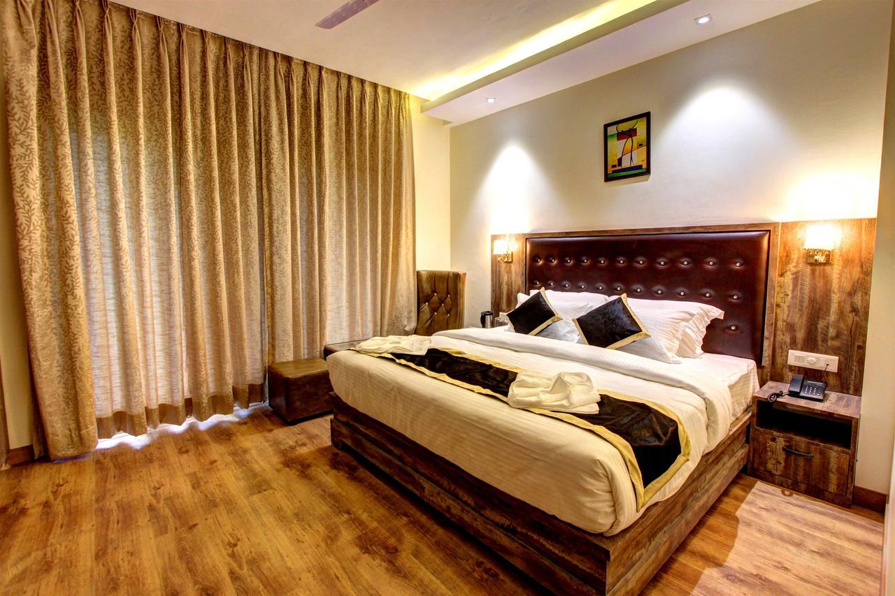 Hotel Hill County & 4*