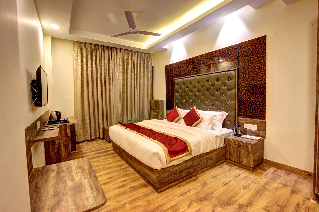 Hill County & Hotel Manali (Himachal Pradesh)