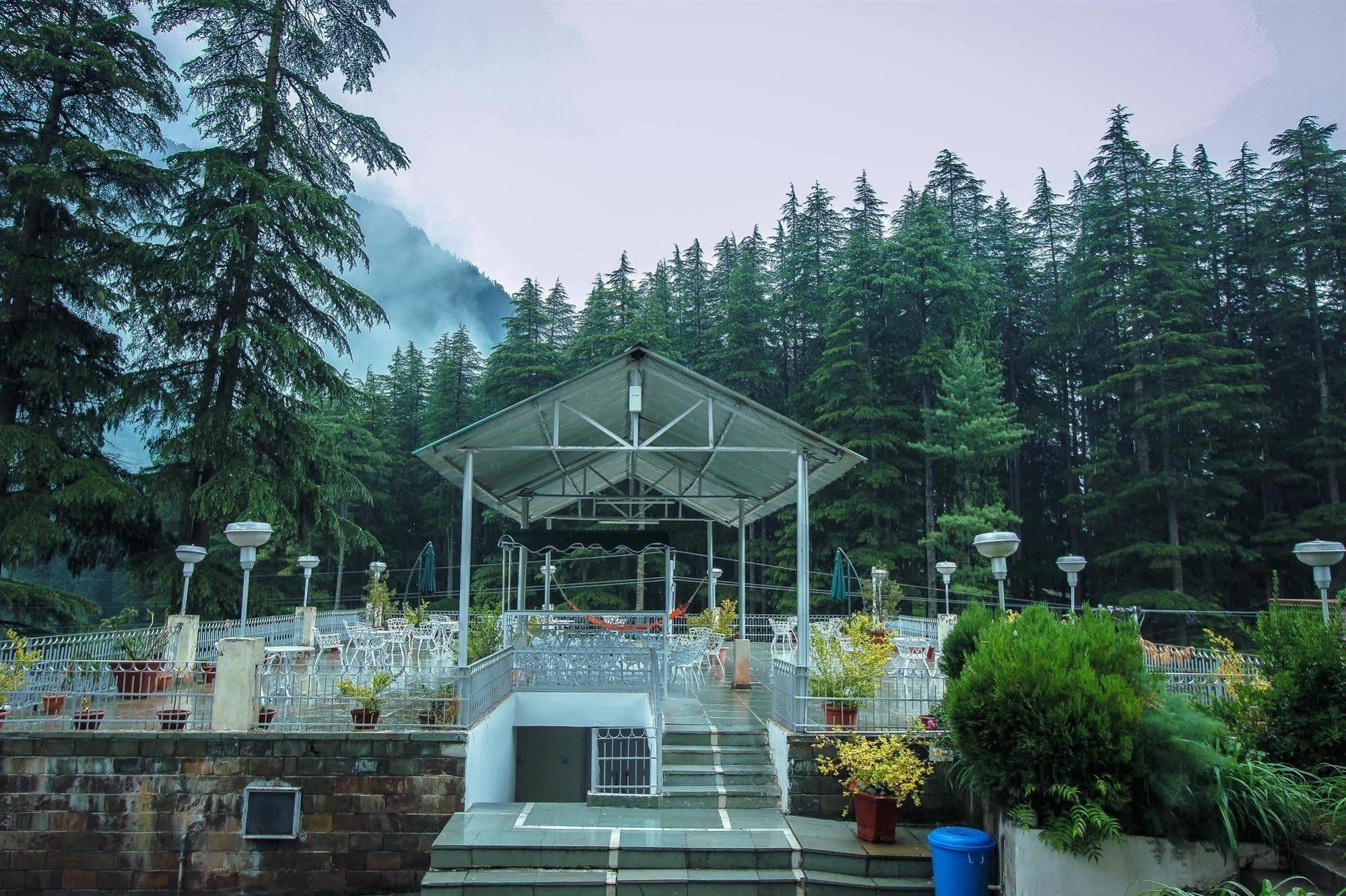 Hotel Golden Tulip Manali (Himachal Pradesh)