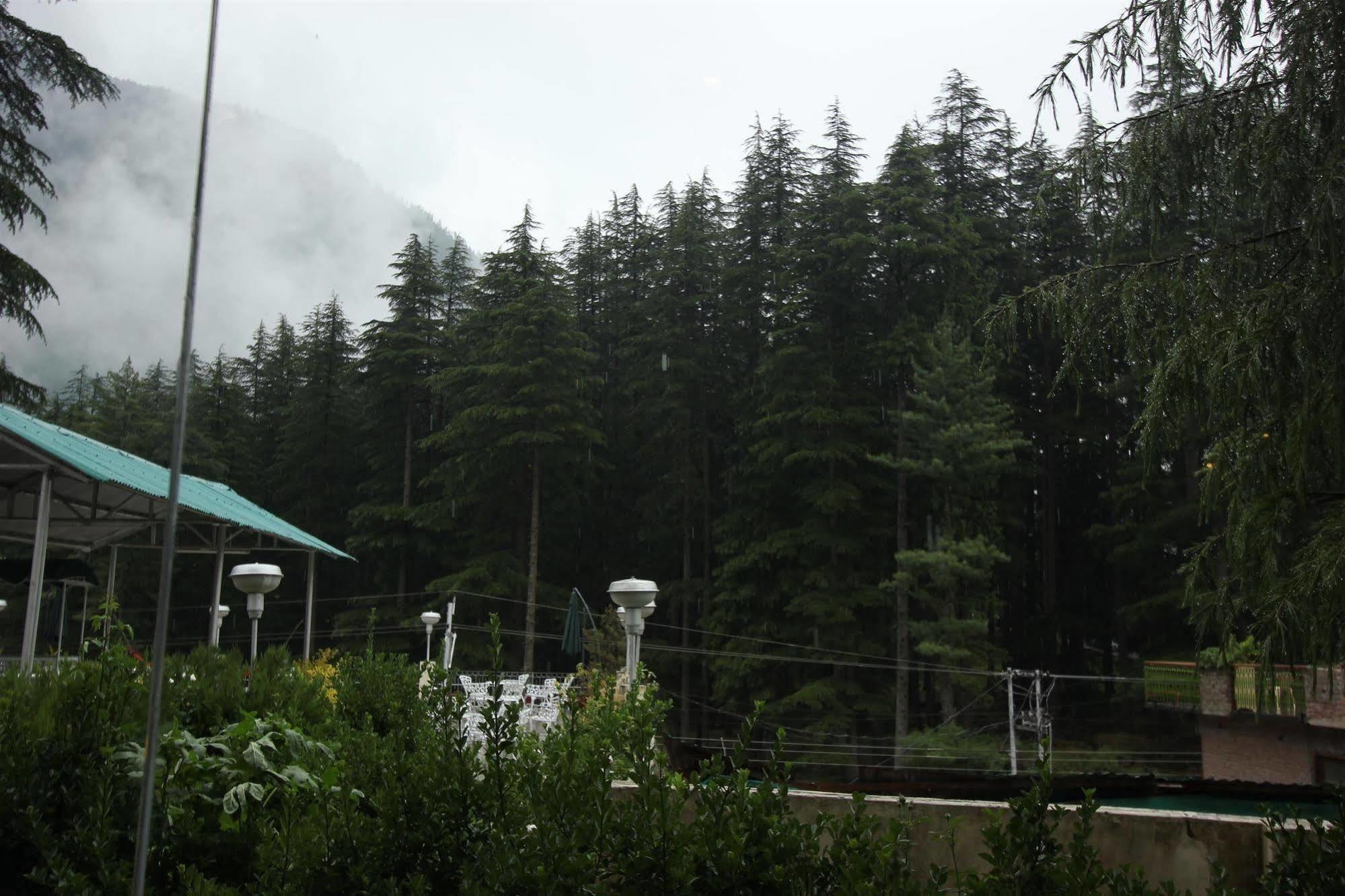 Golden Tulip Hotel Manali (Himachal Pradesh)