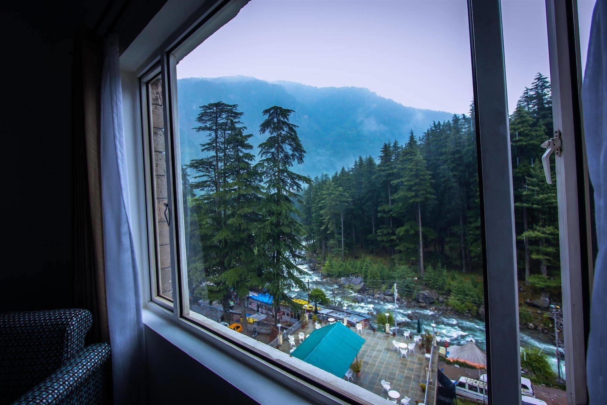 Golden Tulip Hotel Manali (Himachal Pradesh)