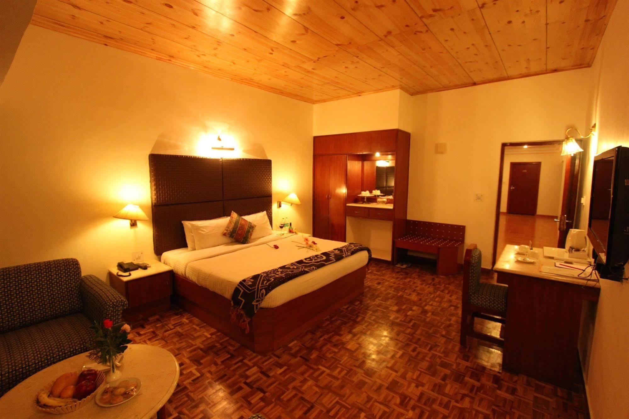 Hotel Golden Tulip Manali (Himachal Pradesh)