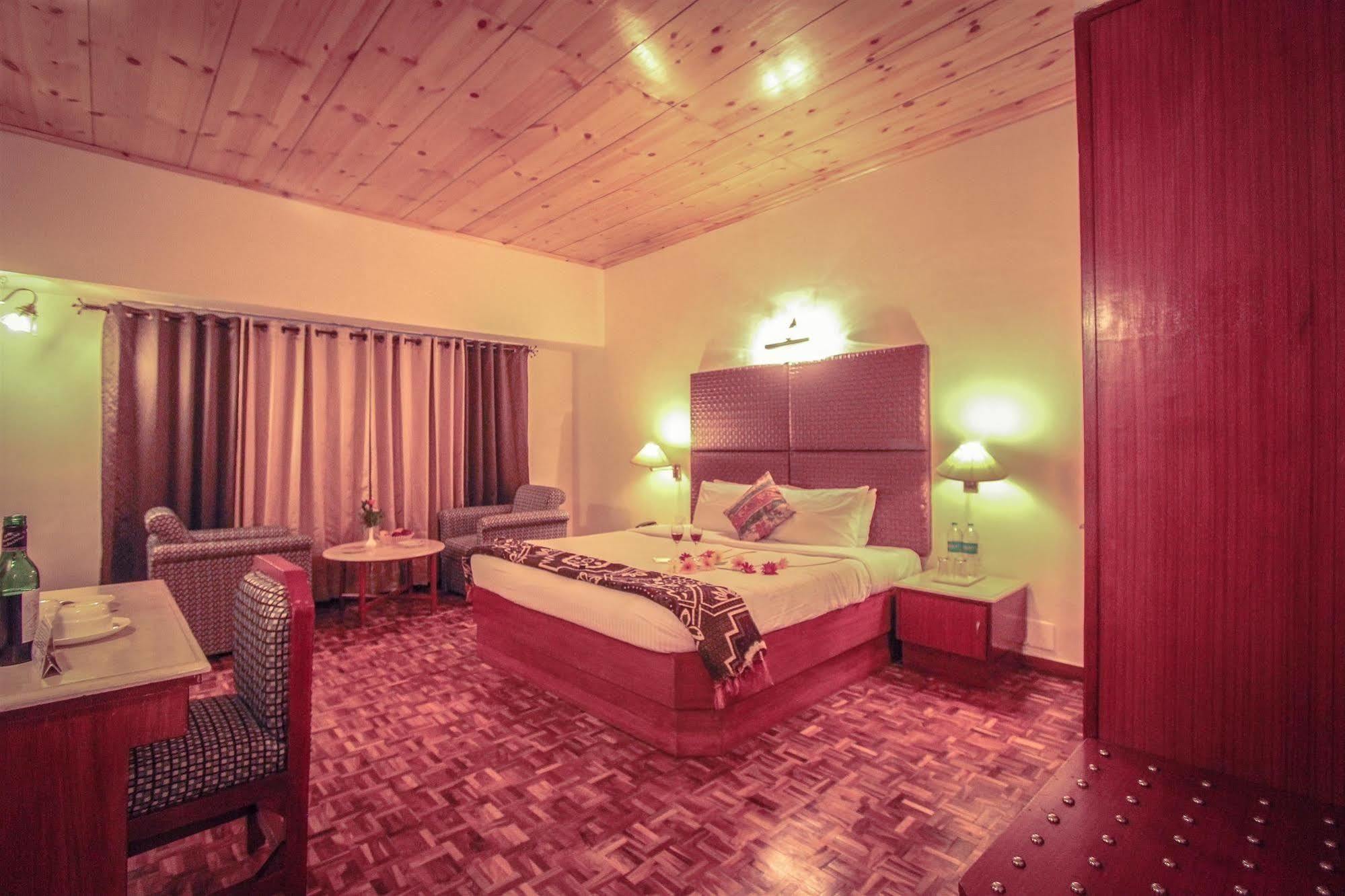 Hotel Golden Tulip Manali (Himachal Pradesh)