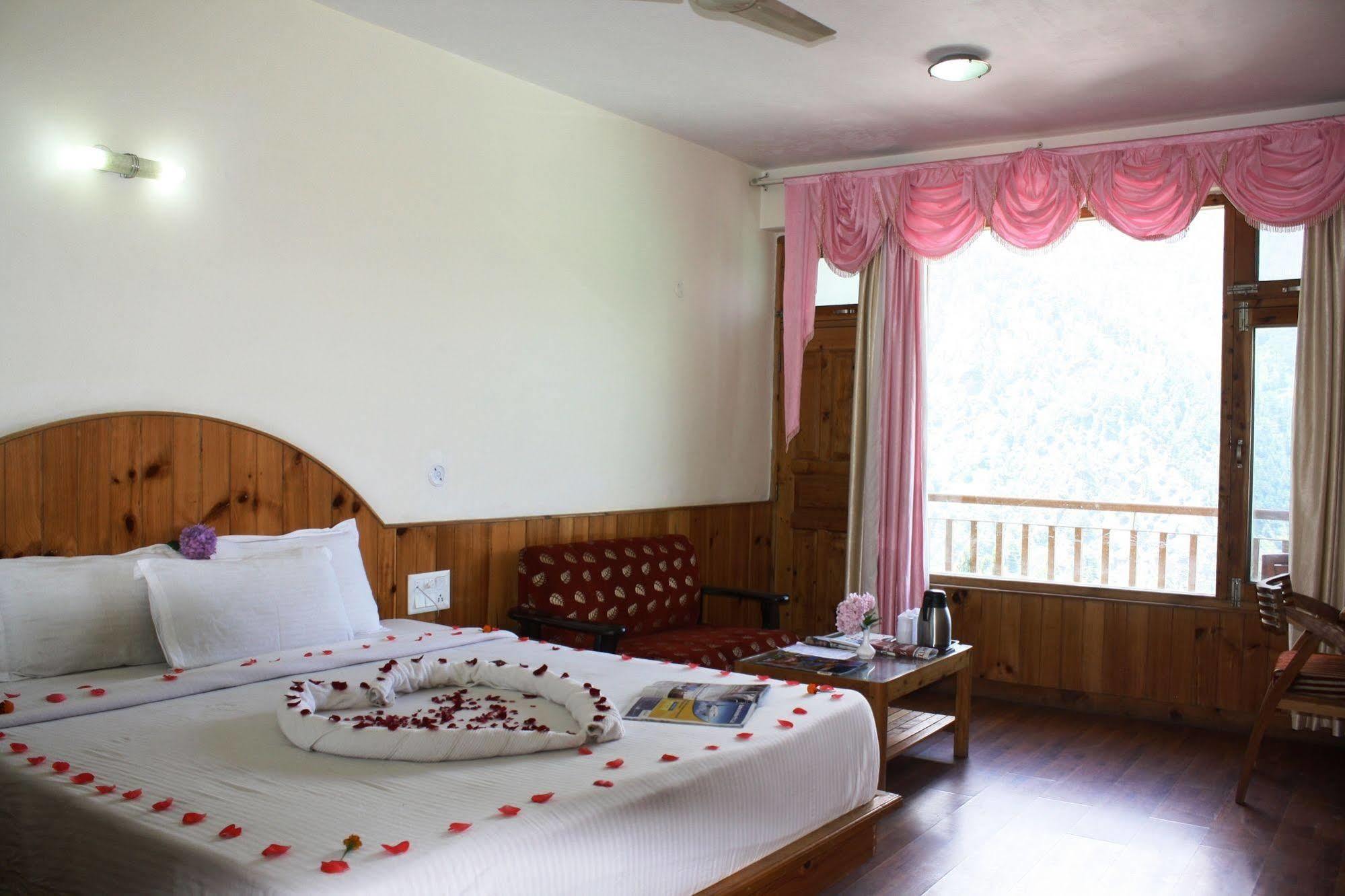 Resort Sarthak Resorts-reside In Nature With View, 9 Kms From Mall Road 3*