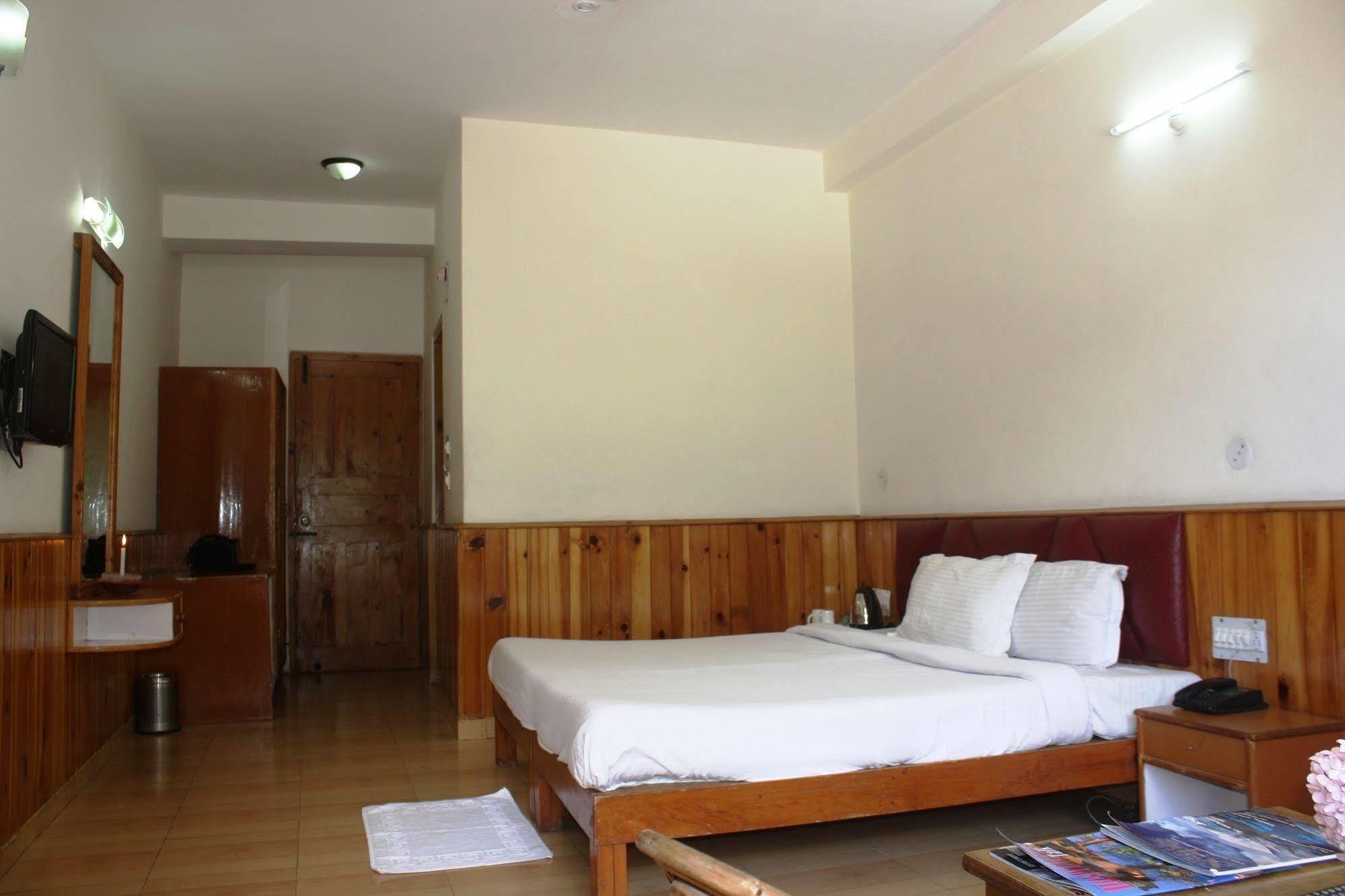Resort Sarthak Resorts-reside In Nature With View, 9 Kms From Mall Road Manali (Himachal Pradesh)