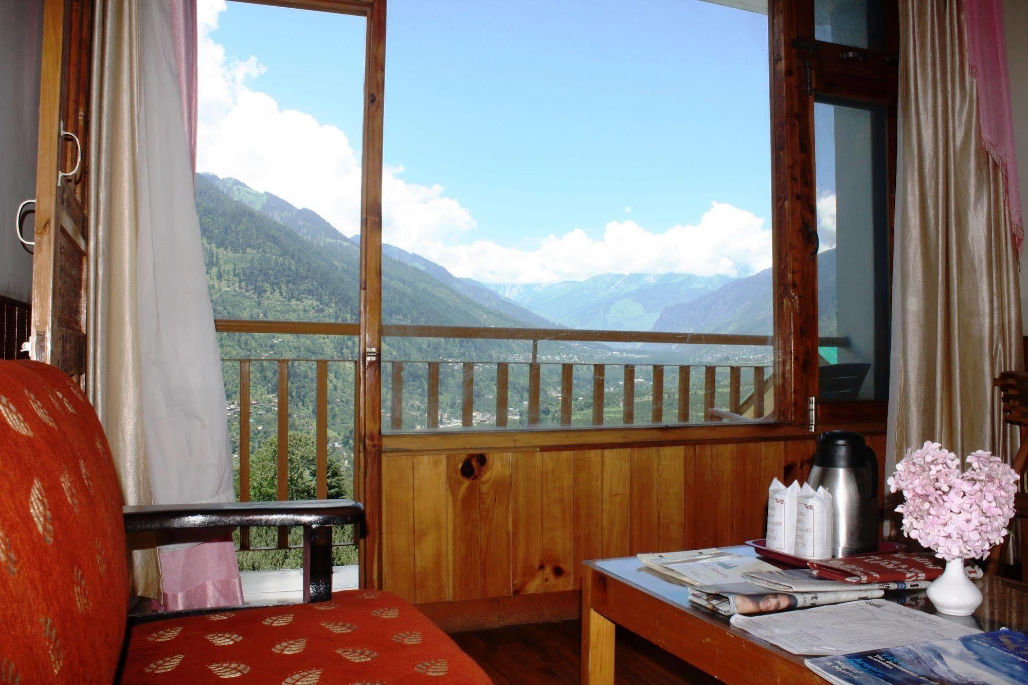 Resort Sarthak Resorts-reside In Nature With View, 9 Kms From Mall Road