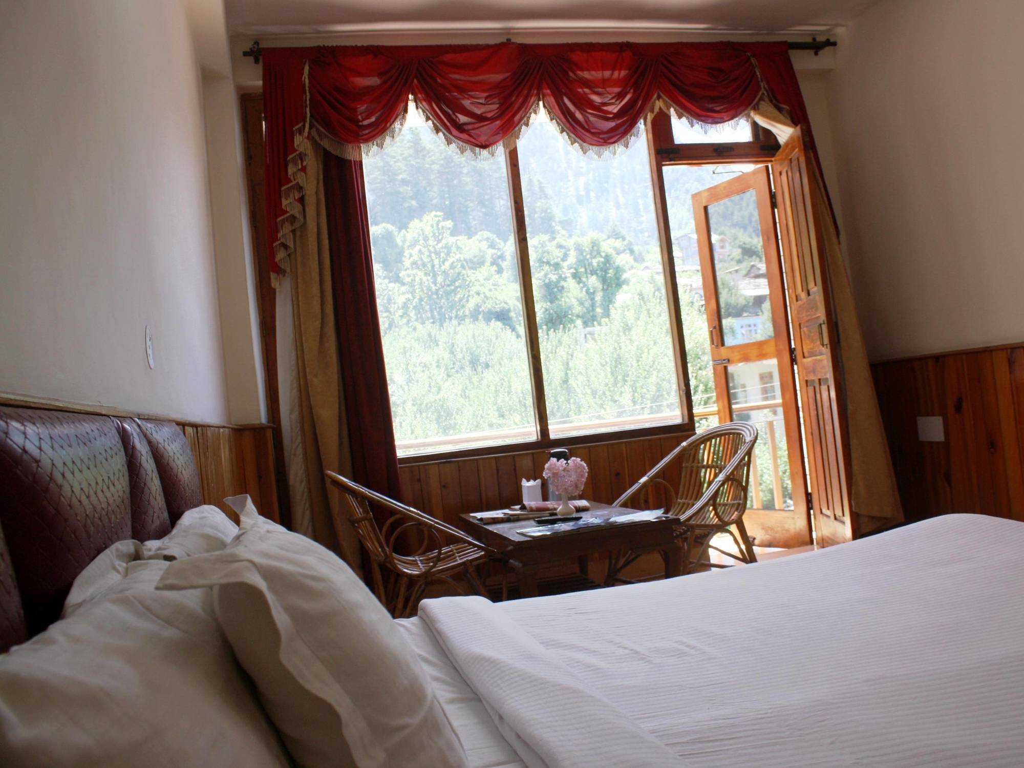 Sarthak Resorts-reside In Nature With View, 9 Kms From Mall Road 3* Manali (Himachal Pradesh)