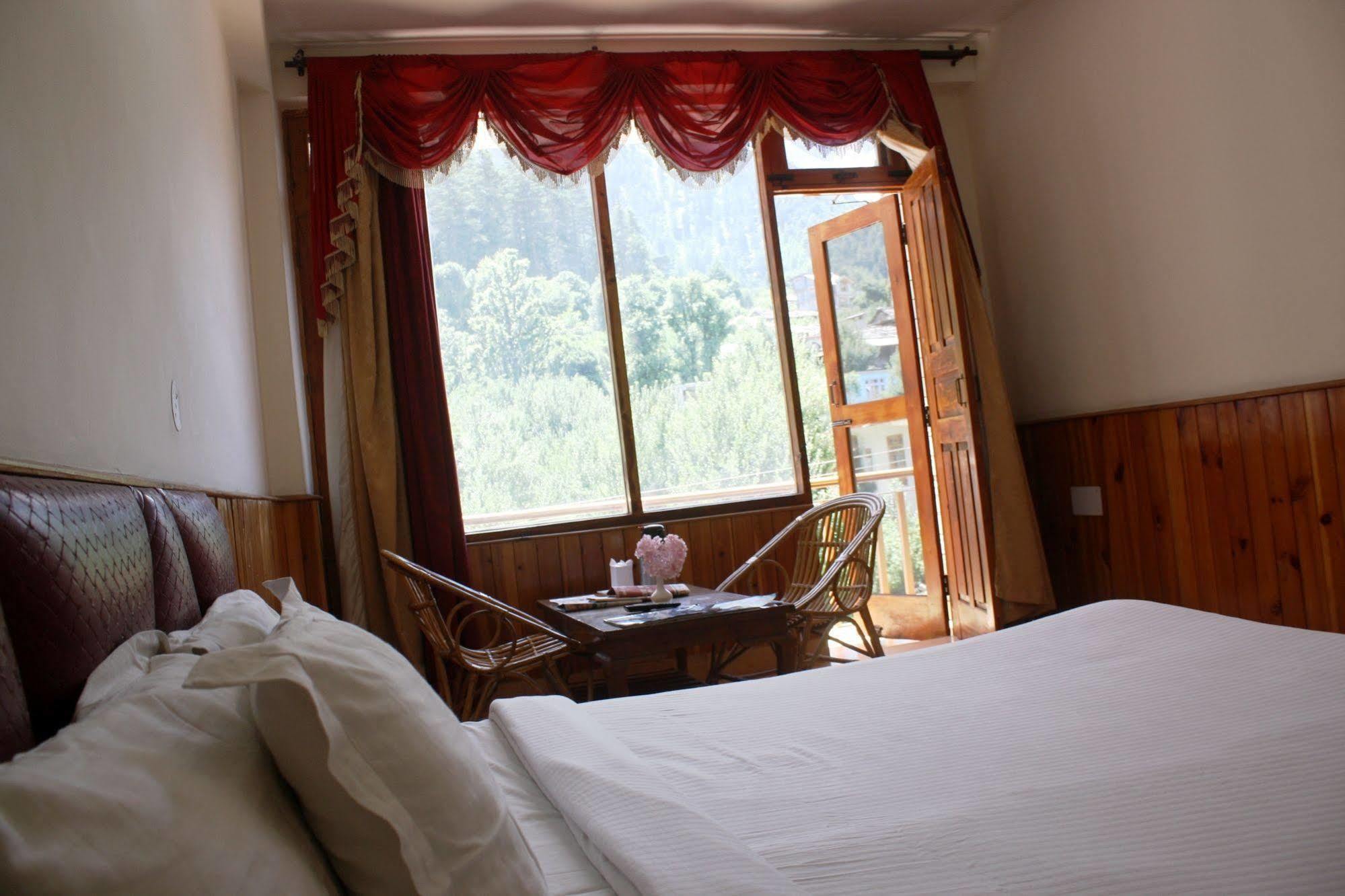 Resort Sarthak Resorts-reside In Nature With View, 9 Kms From Mall Road Manali (Himachal Pradesh)