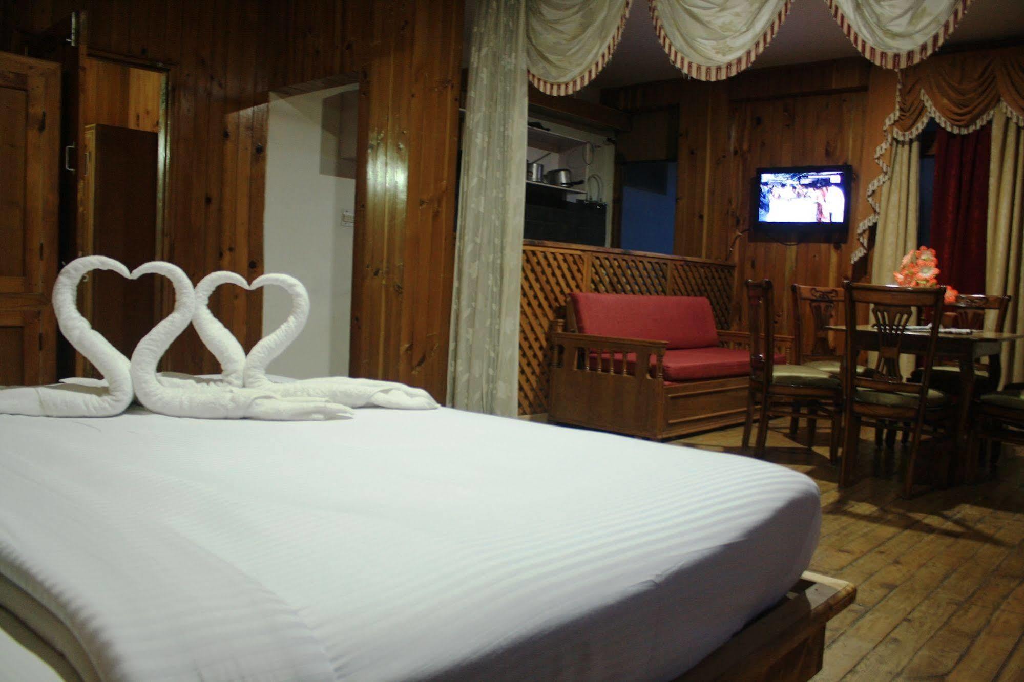 Sarthak Resorts-reside In Nature With View, 9 Kms From Mall Road 3* Manali (Himachal Pradesh)