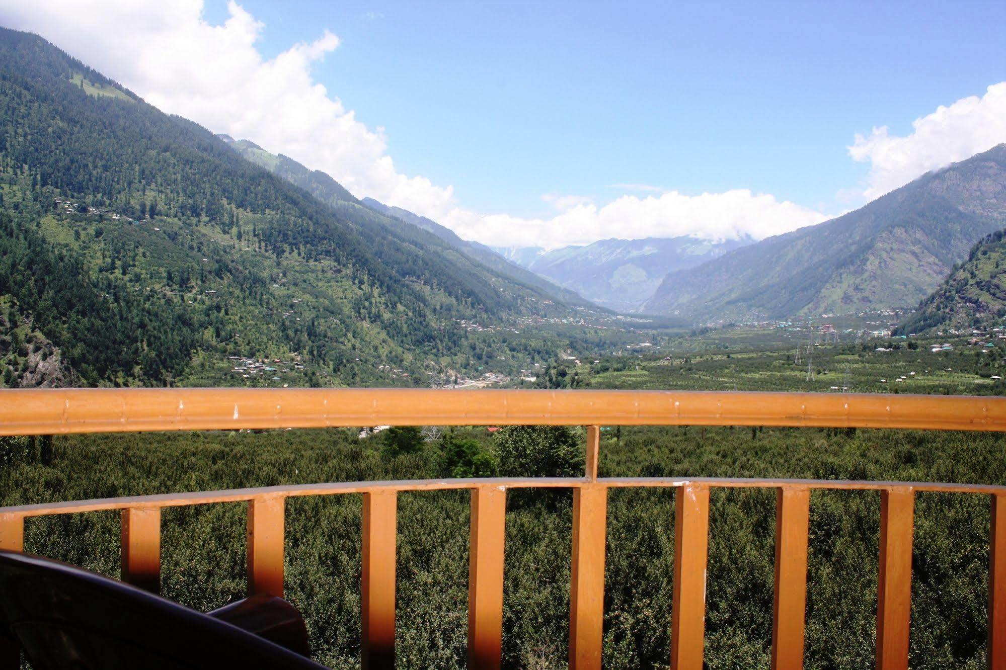 Sarthak Resorts-reside In Nature With View, 9 Kms From Mall Road Resort
