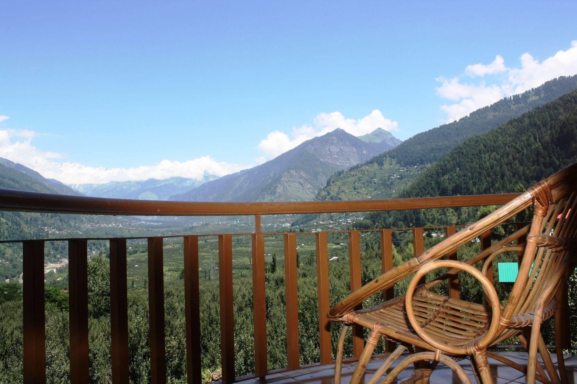 Resort Sarthak Resorts-reside In Nature With View, 9 Kms From Mall Road 3*