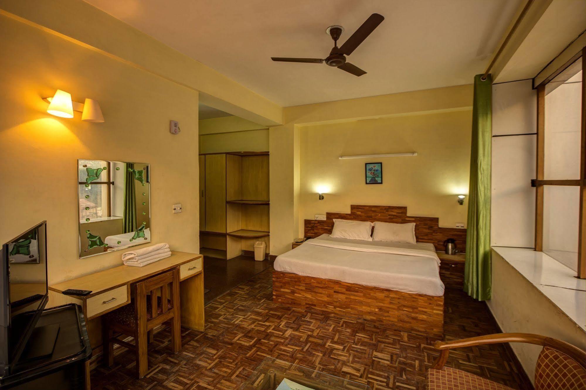 Kalinga Grand Hotel 3*