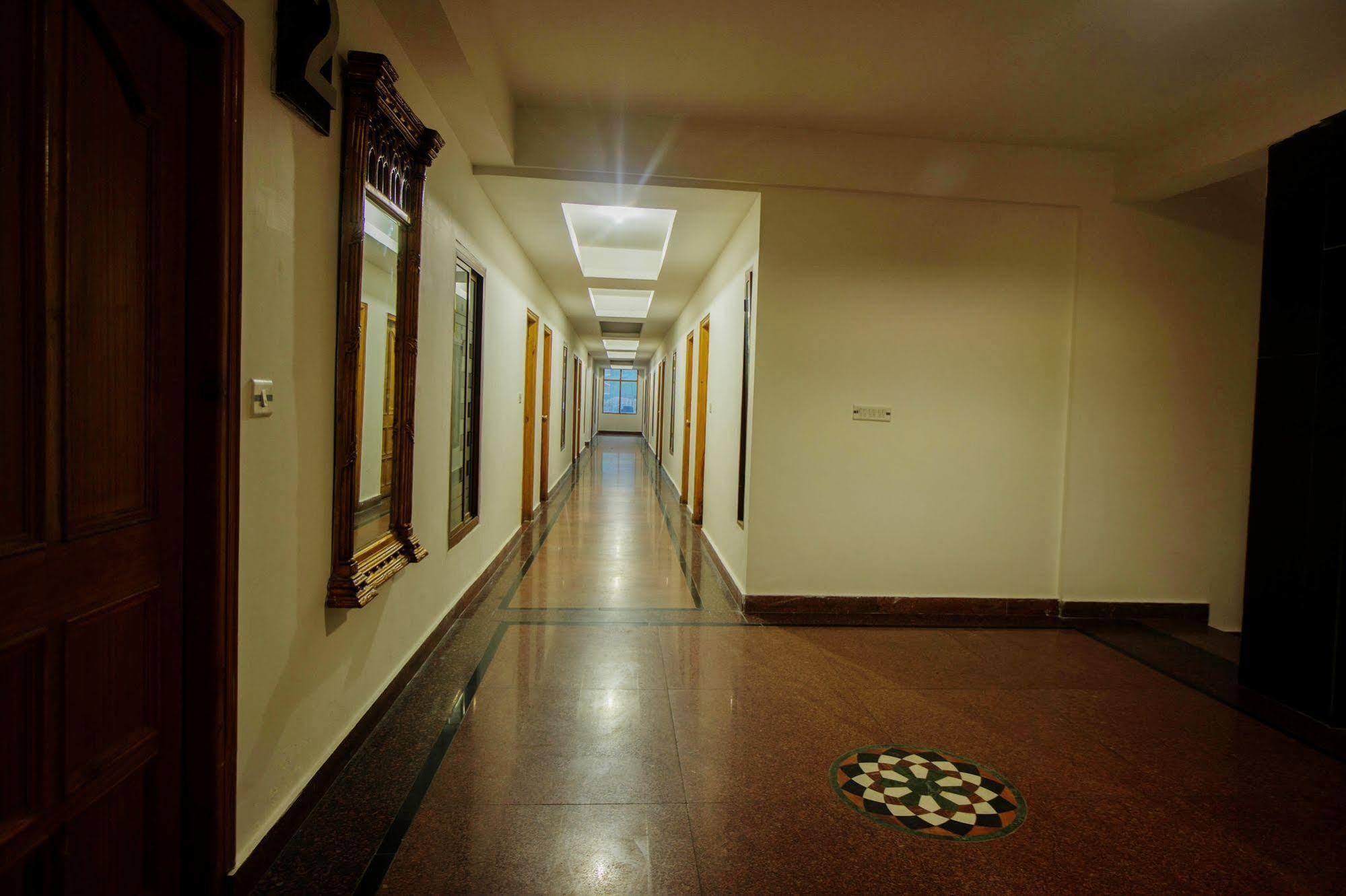 Hotel Kalinga Grand