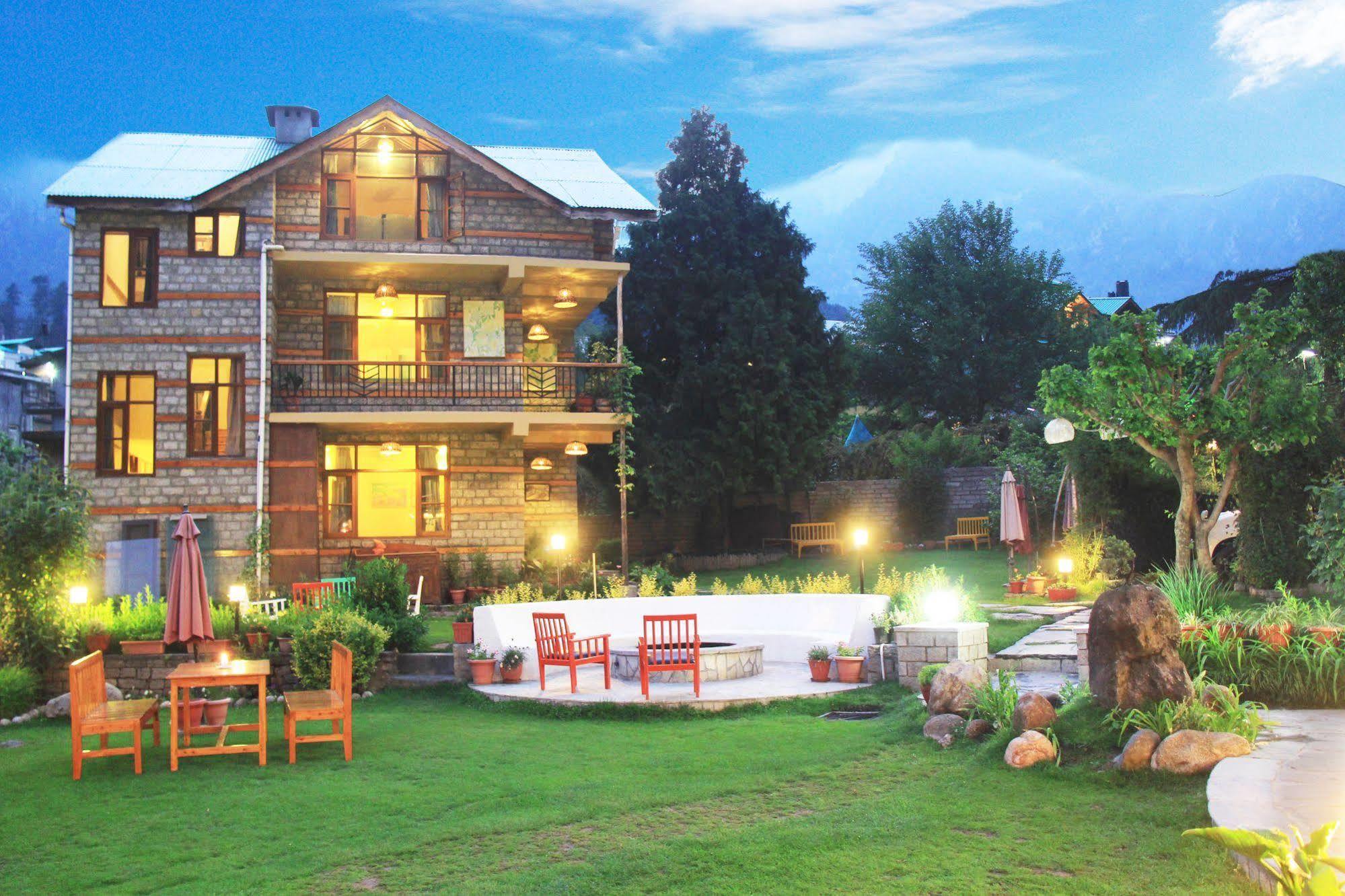 Hotel Johnson & Manali (Himachal Pradesh)