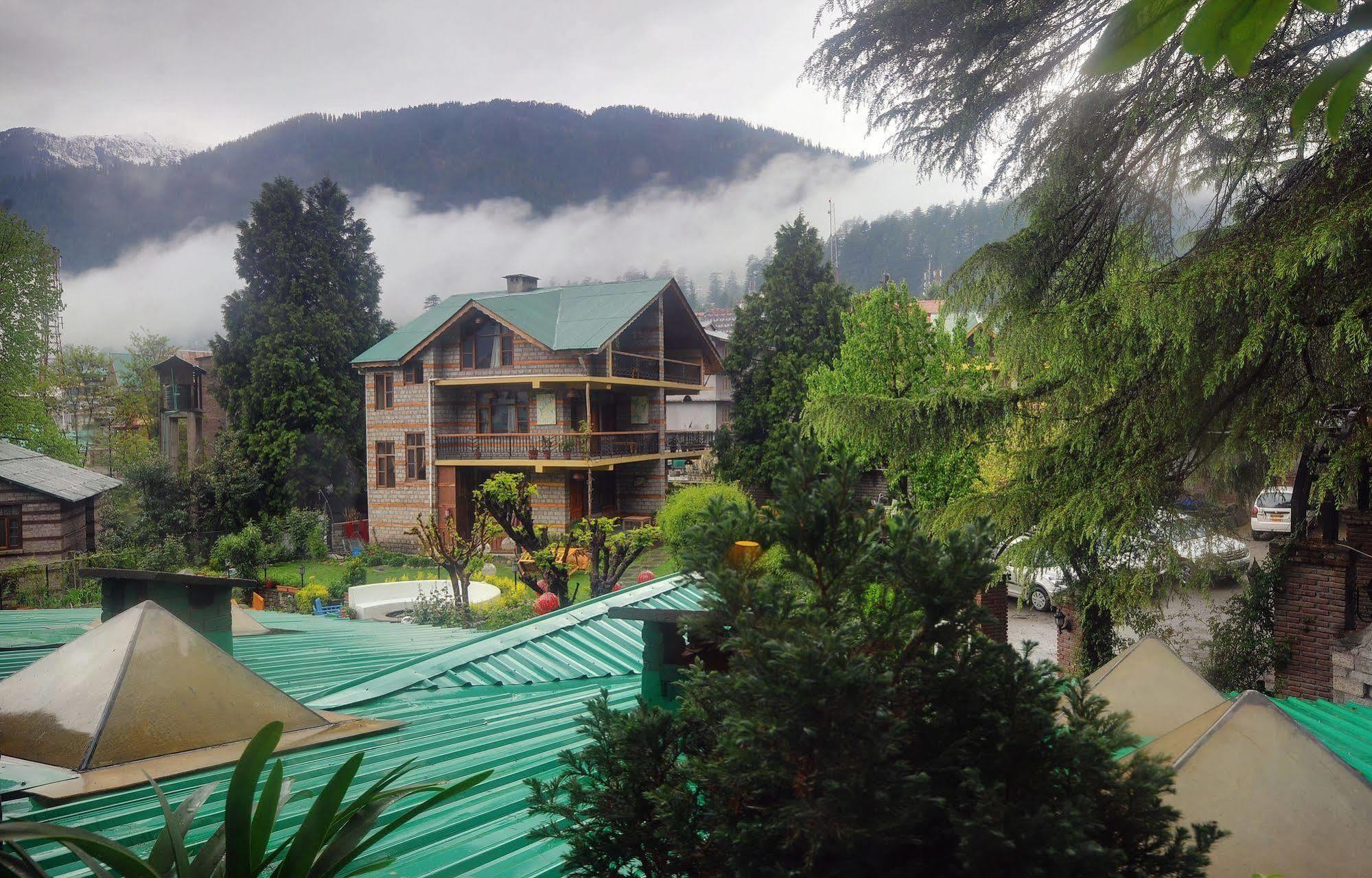 Hotel Johnson & Manali (Himachal Pradesh)