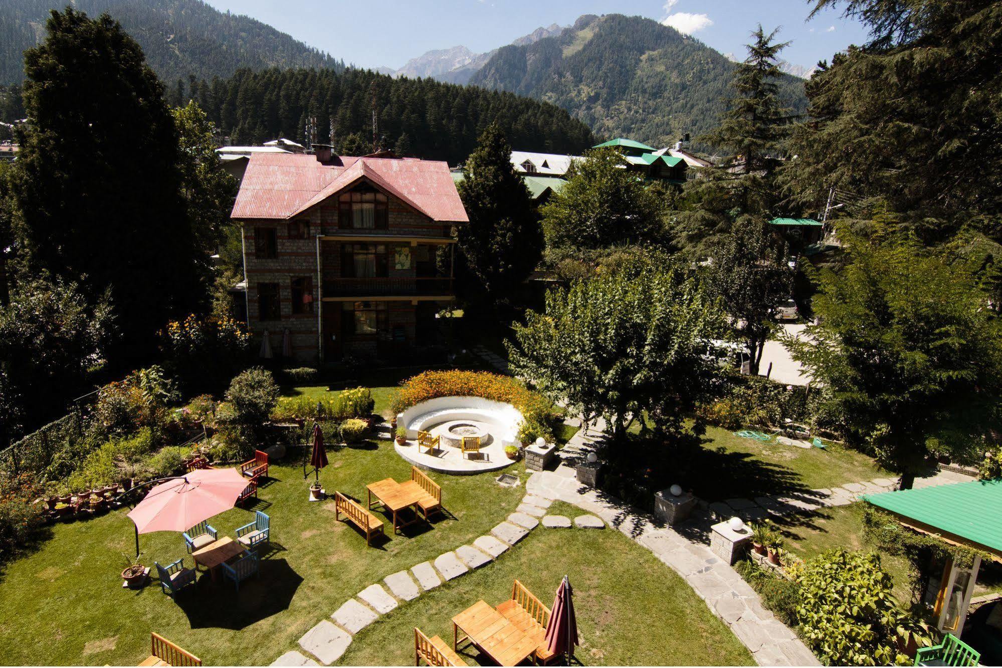 Hotel Johnson & Manali (Himachal Pradesh)