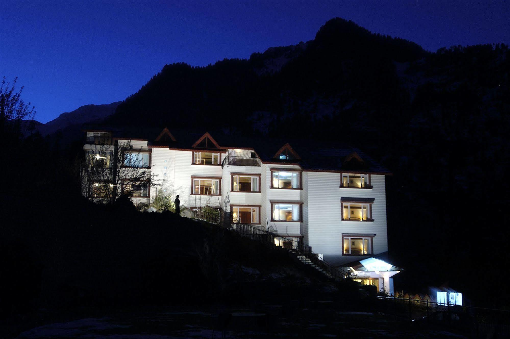 Resort Apple Country Resorts- A Vegetarian Place Manali (Himachal Pradesh)