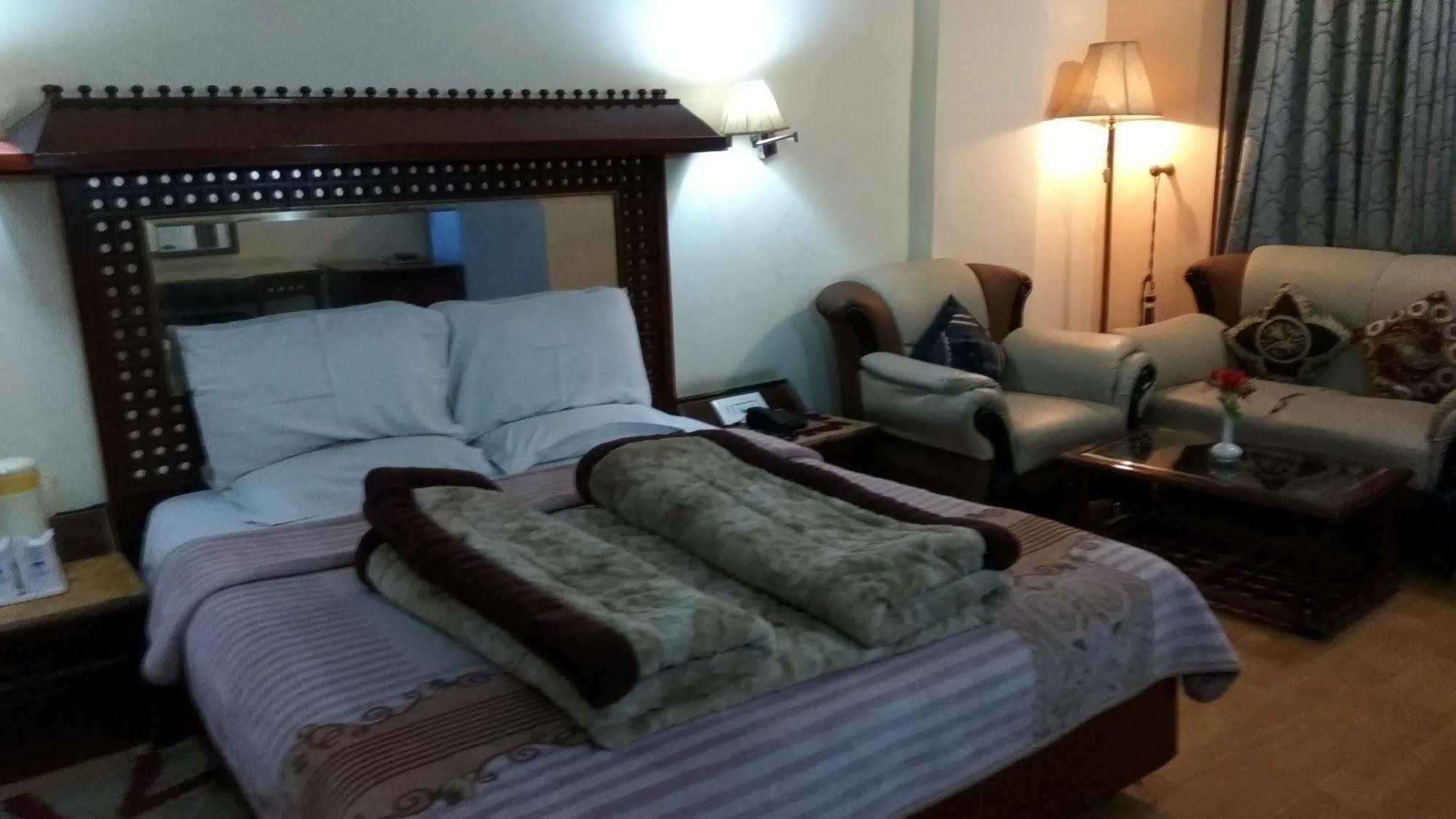 Le Grand - The River Facing Hotel