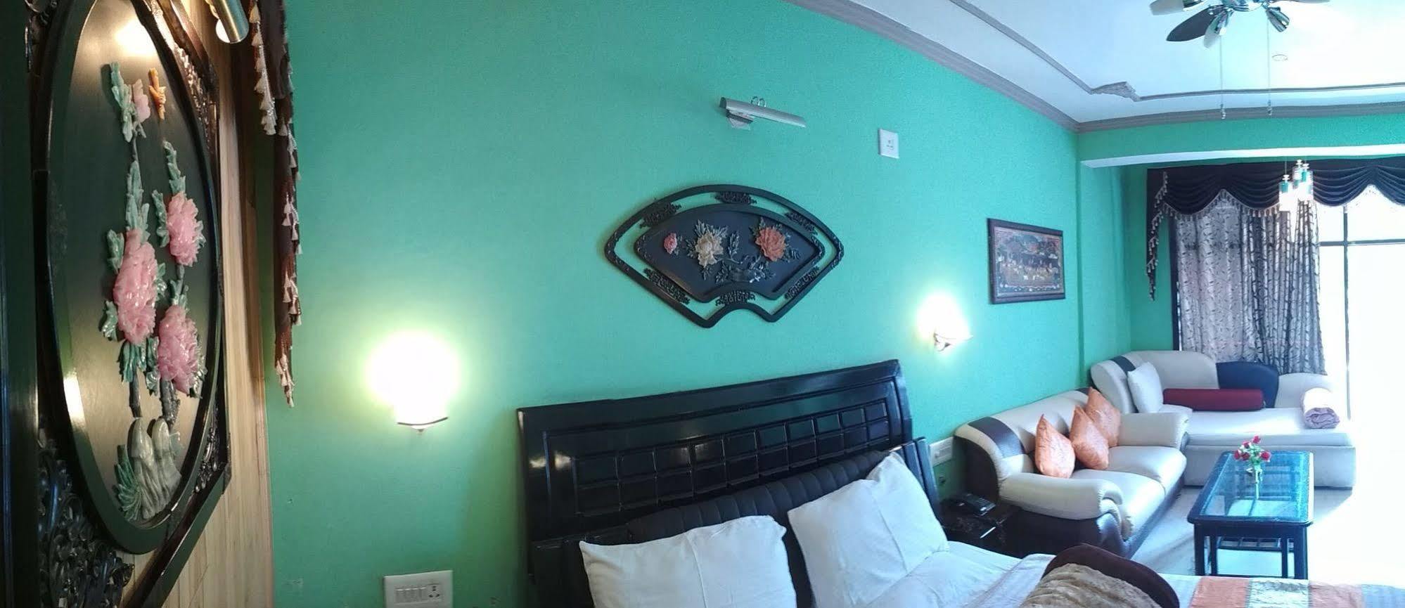 Le Grand - The River Facing Hotel Manali (Himachal Pradesh)