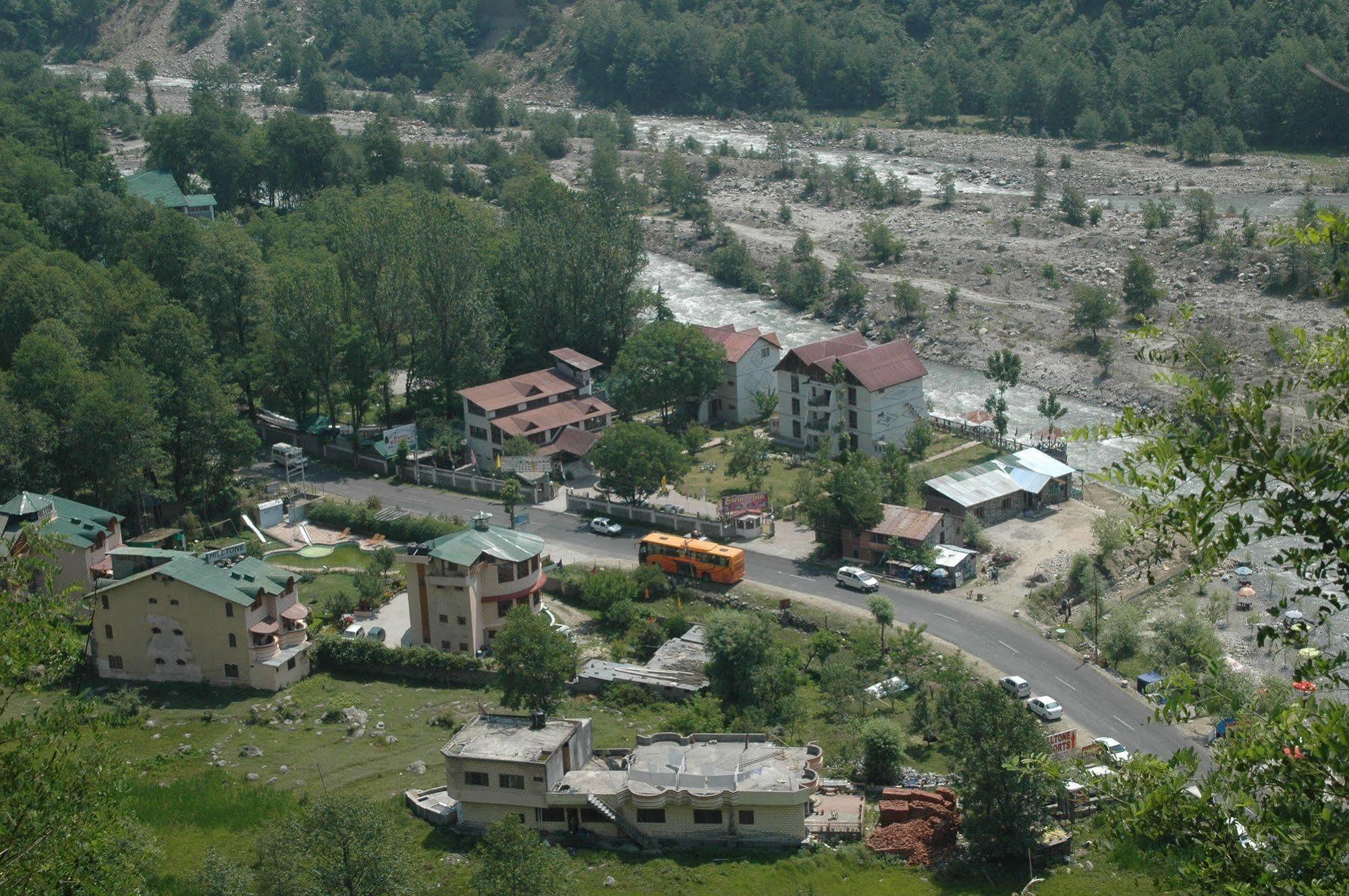 Hilltone & Manali (Himachal Pradesh)