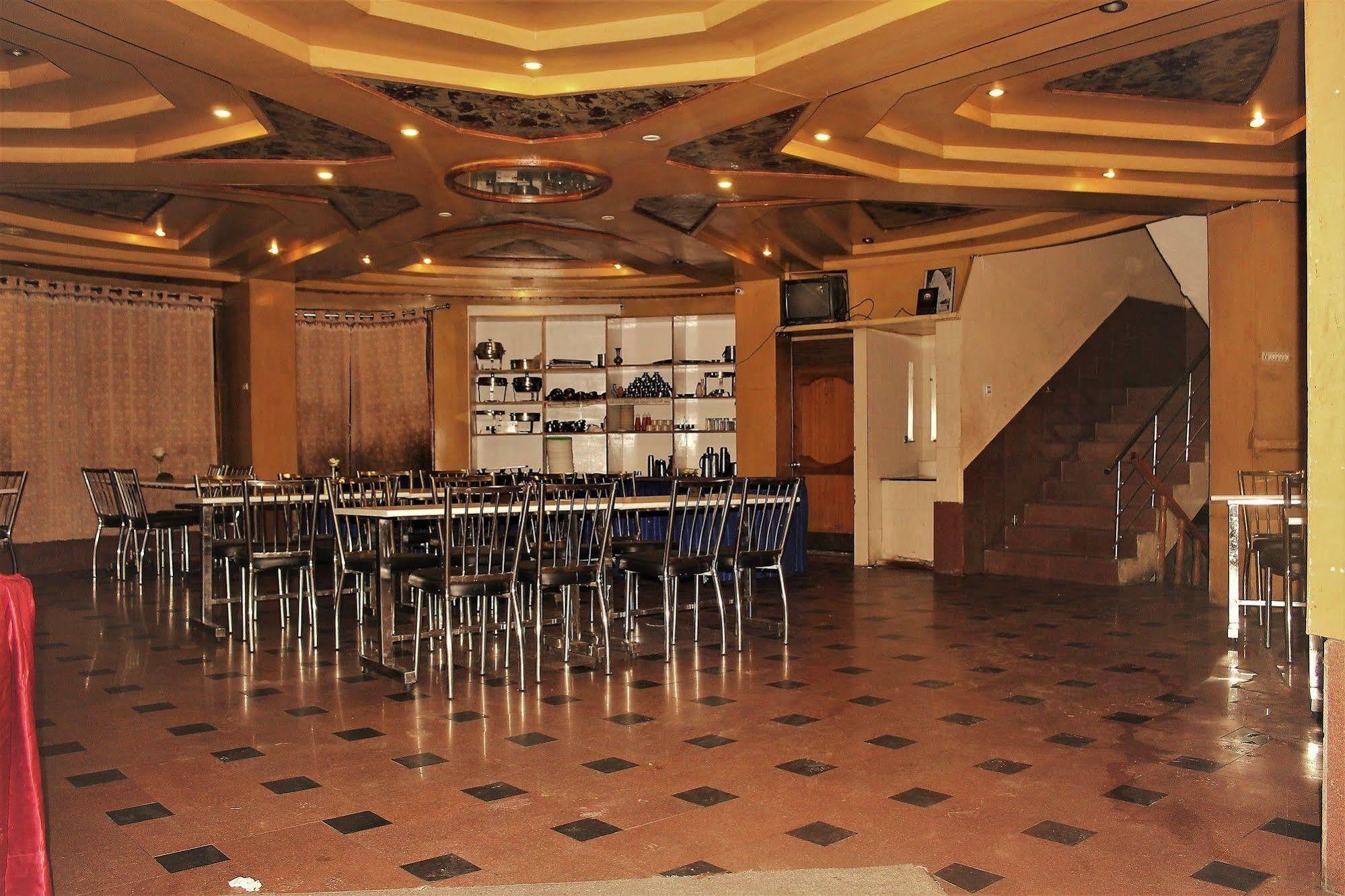 Hotel Hilltone &