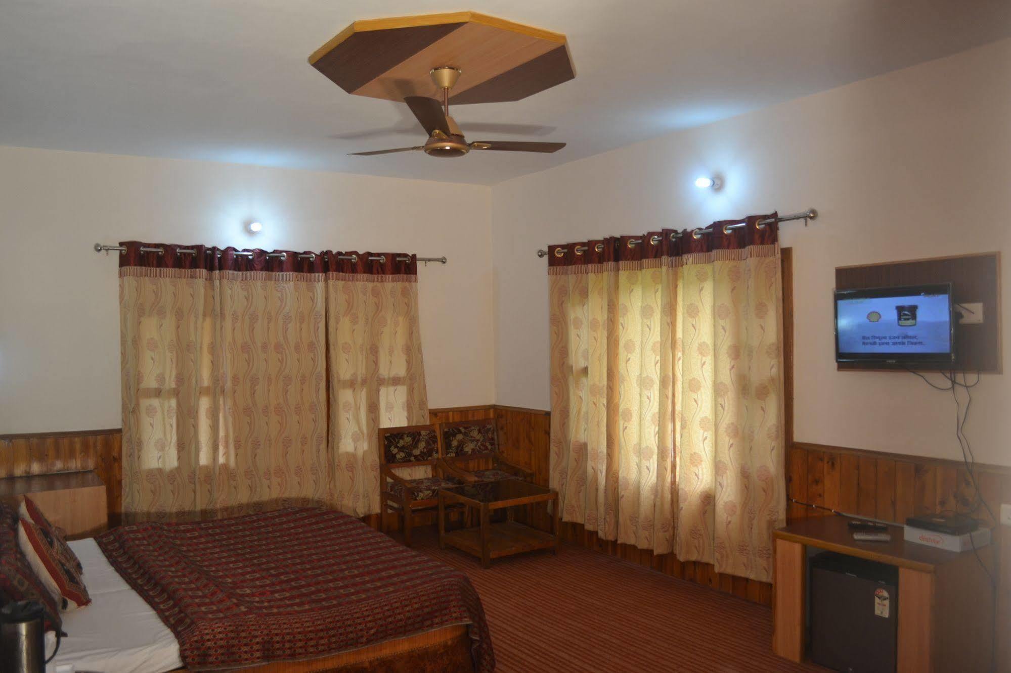Hilltone & 3* Manali (Himachal Pradesh)