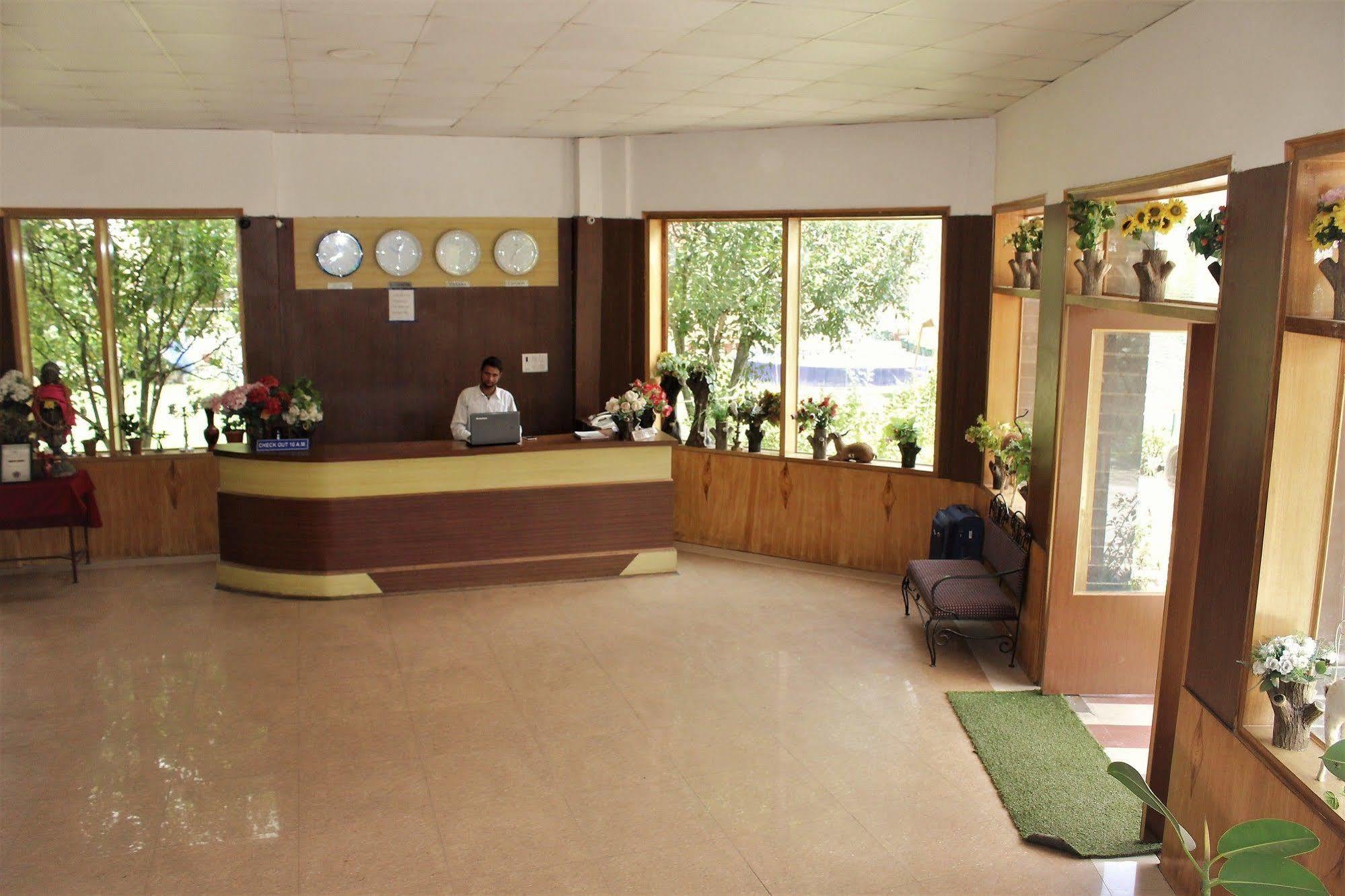 Hilltone & Hotel