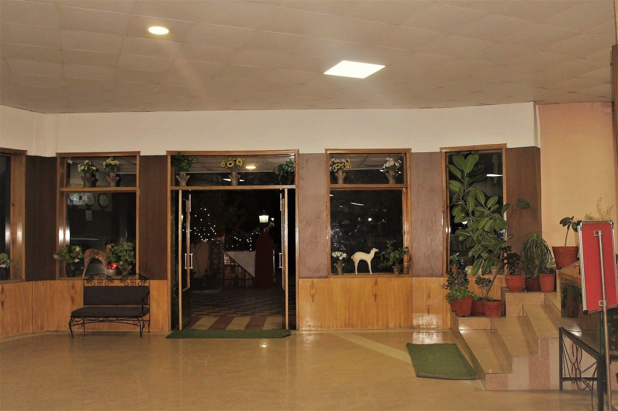 Hilltone & Hotel Manali (Himachal Pradesh)