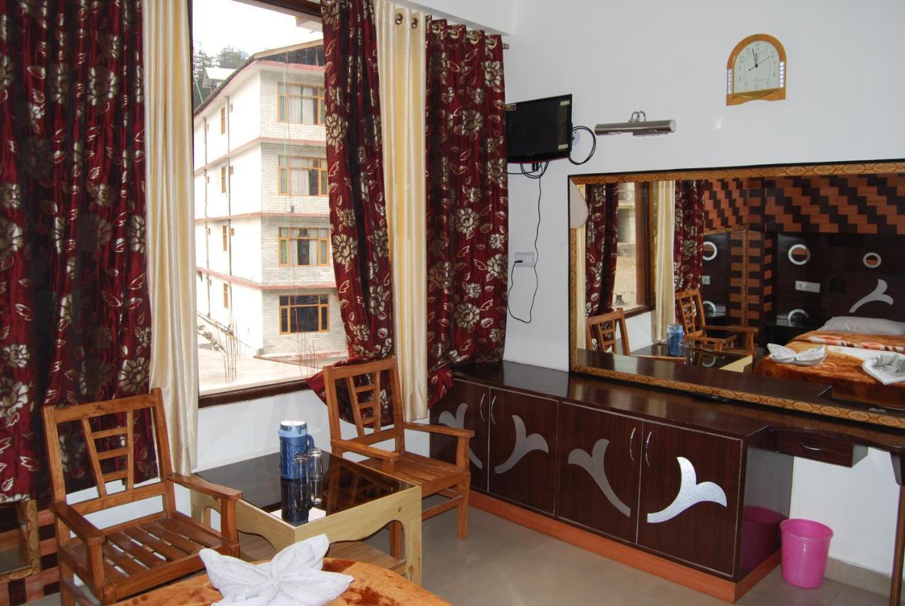 Oyo 24006 Him Regency Hotel