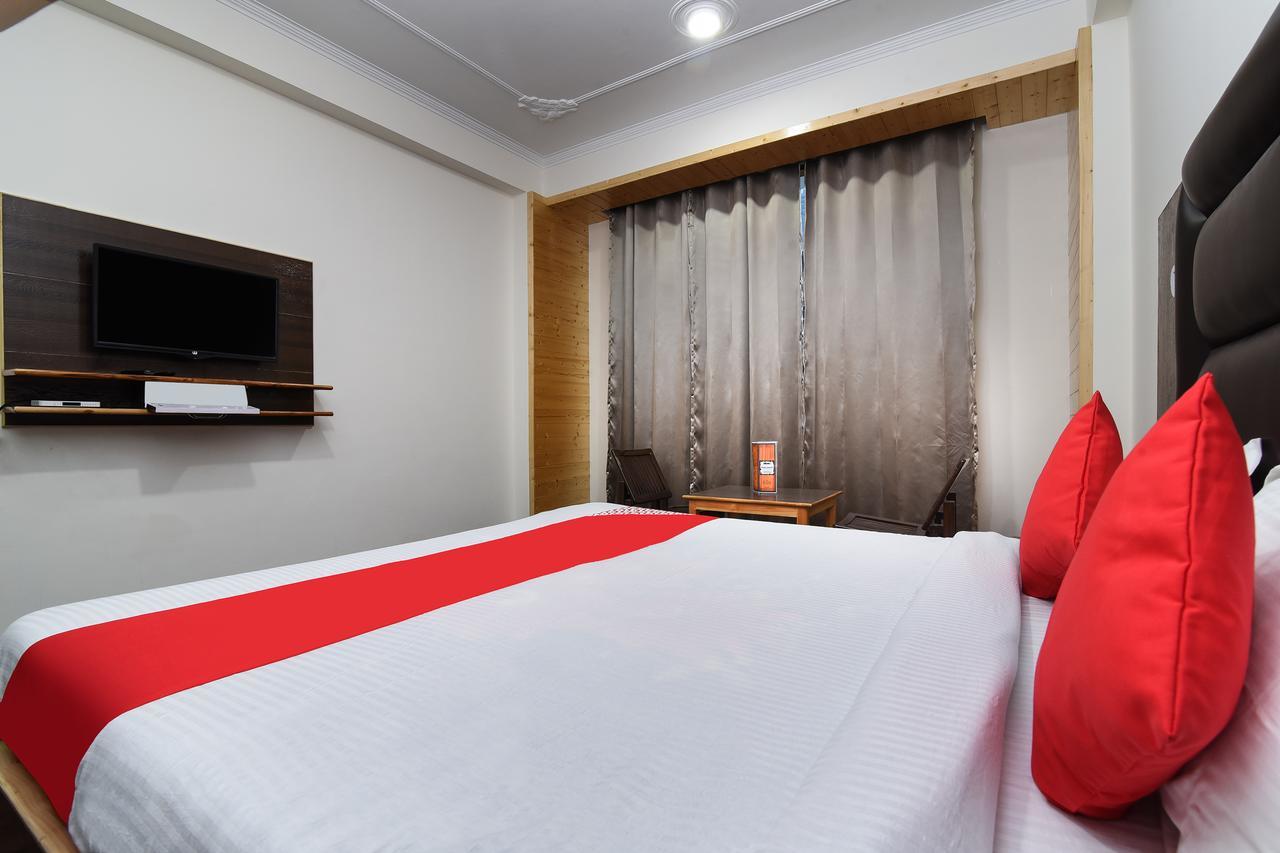 Oyo 15699 Conifer Hotel