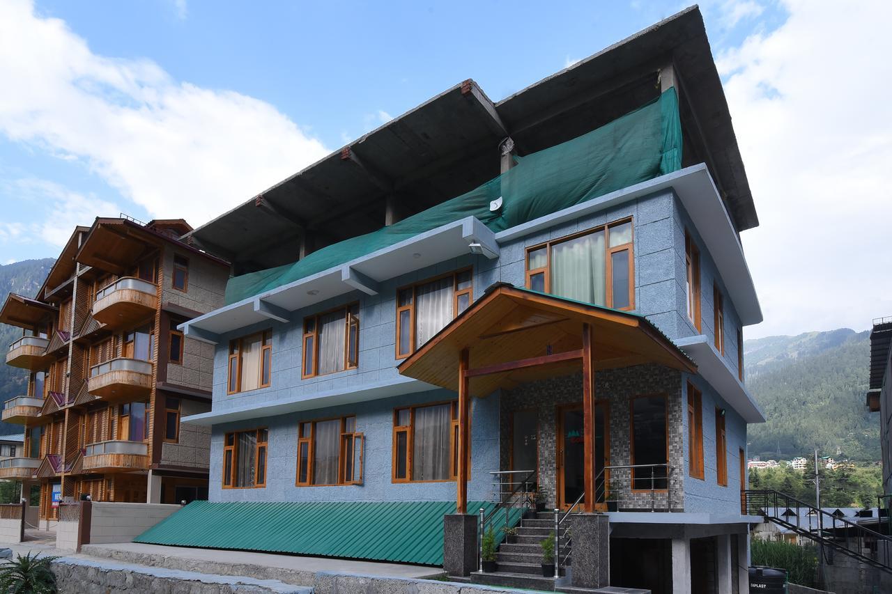 Oyo 15699 Conifer Hotel Manali (Himachal Pradesh)