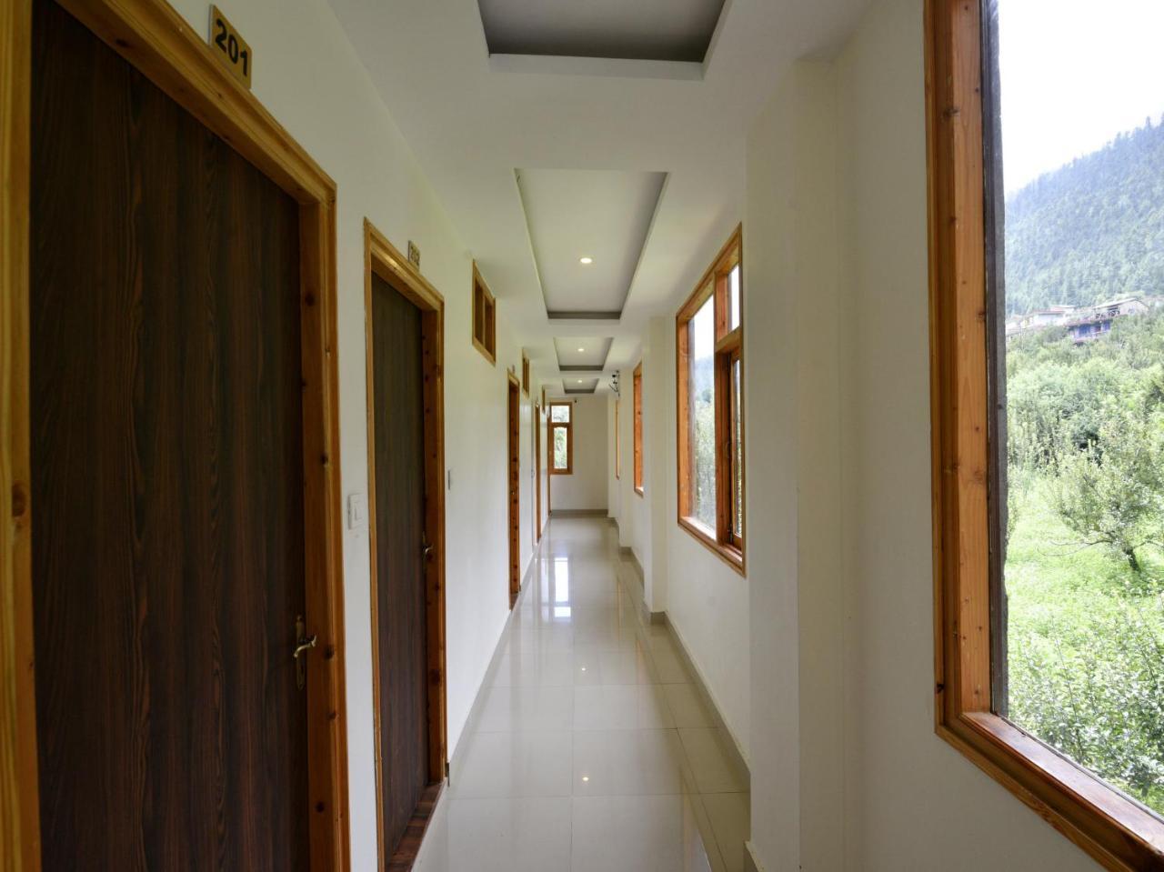 Oyo 10764 Hadimba Hotel Manali (Himachal Pradesh)