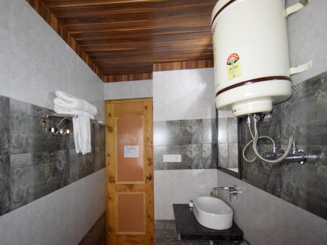 Oyo 10255 Red Apple 3* Manali (Himachal Pradesh)